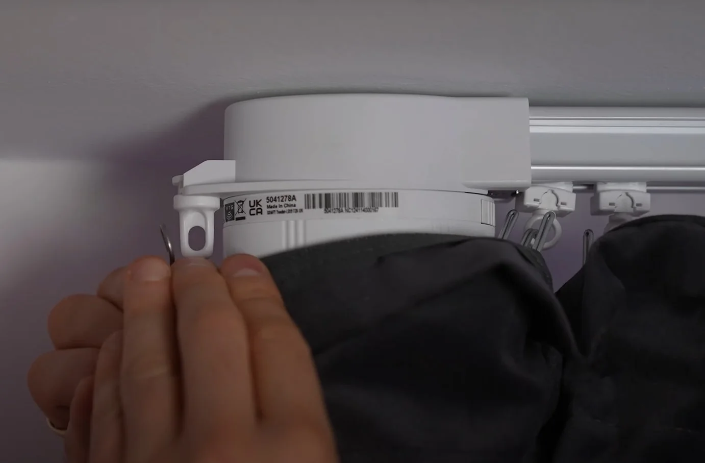 Detal napędu karnisza elektrycznego