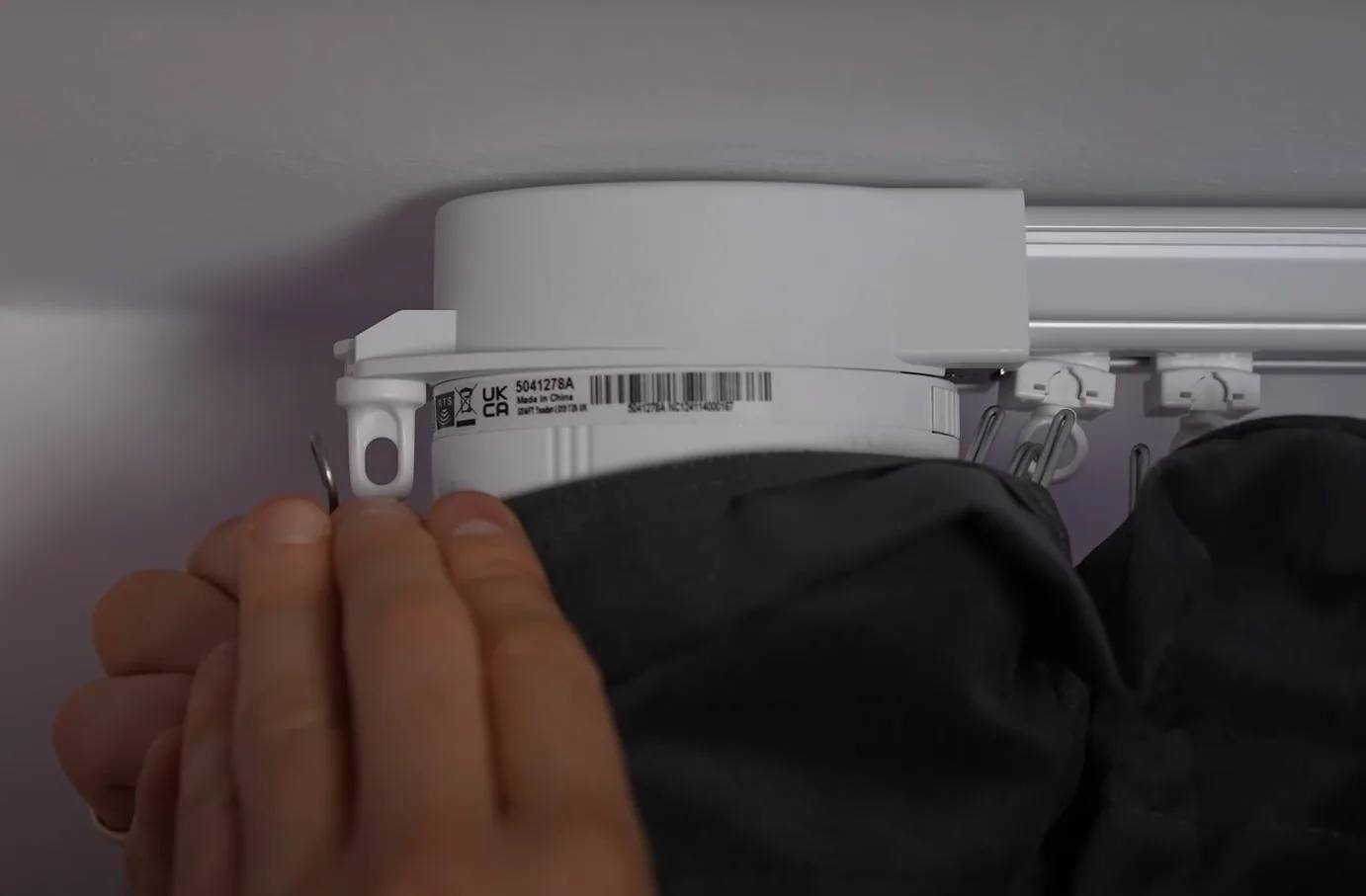 Detal napędu karnisza elektrycznego