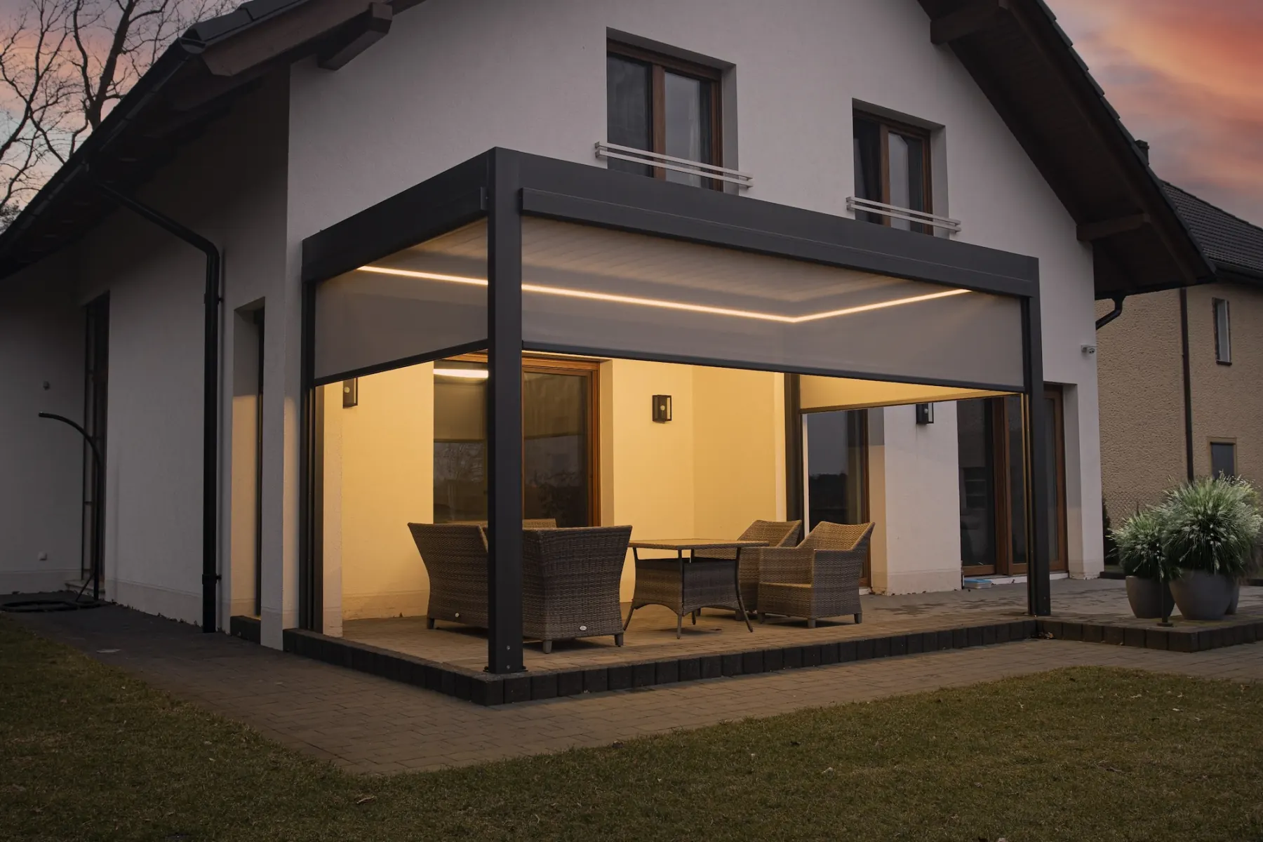 Pergola z osłoną ZIP i oświetleniem LED