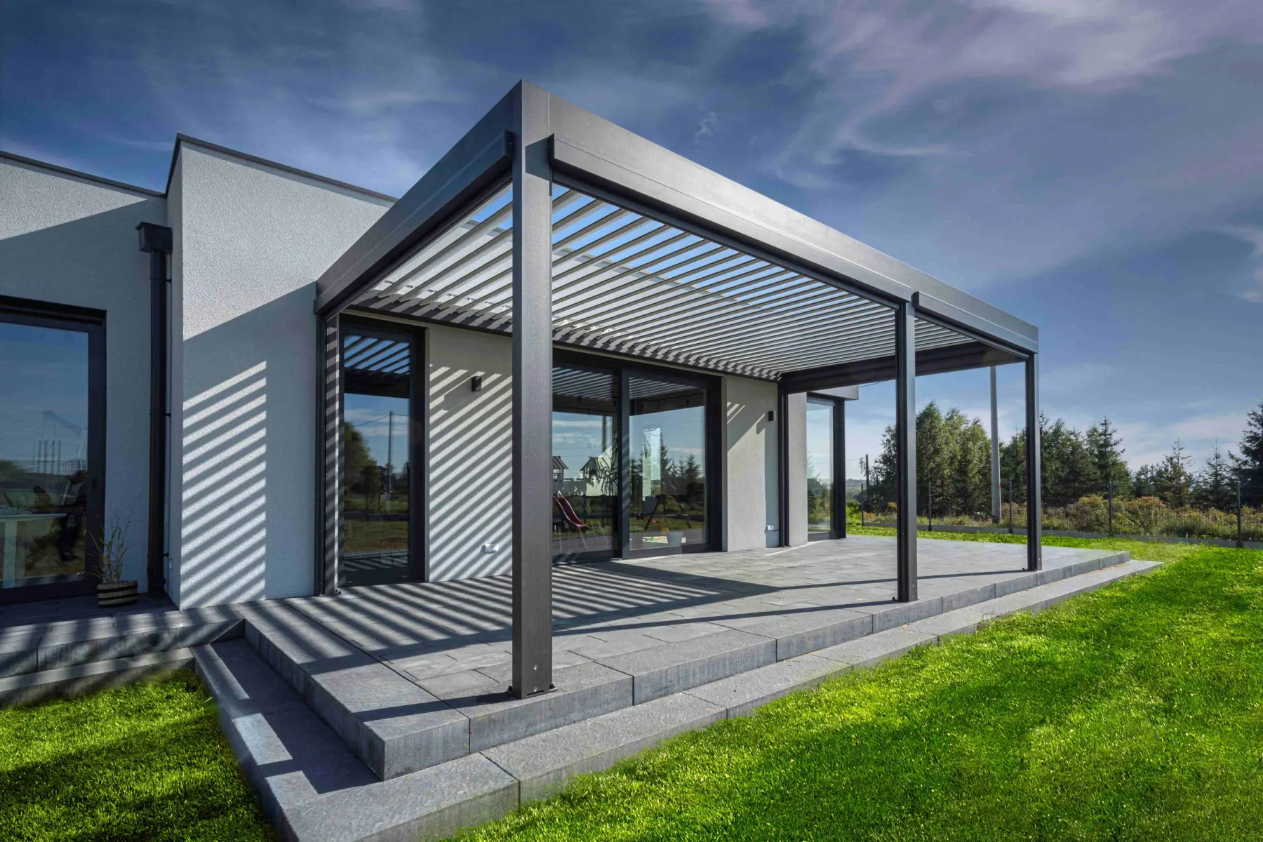 Pergola tarasowa z efektem światłocienia