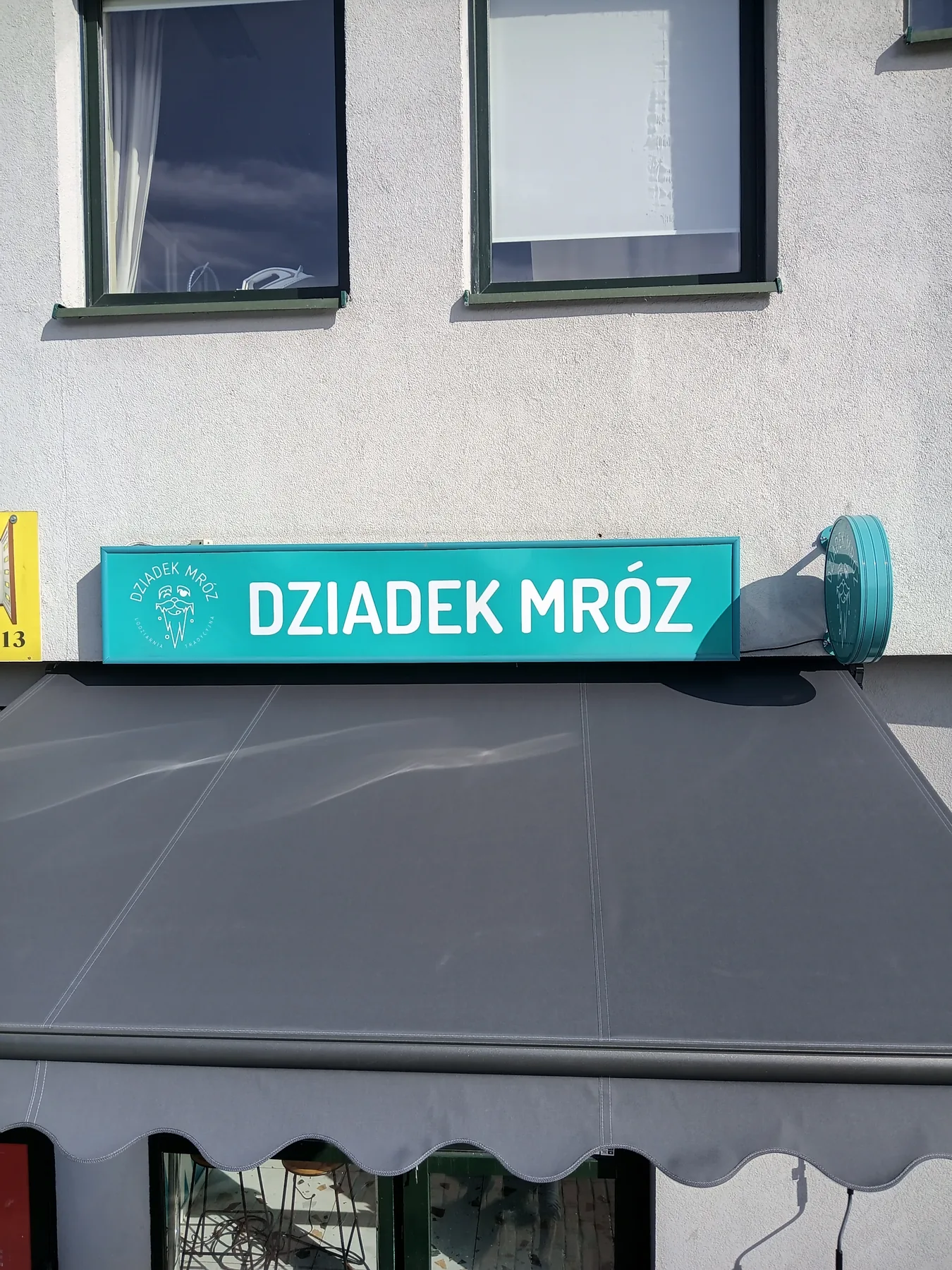 Markiza Jamaica w Będzinie - efekt końcowy po rozłożeniu markizy