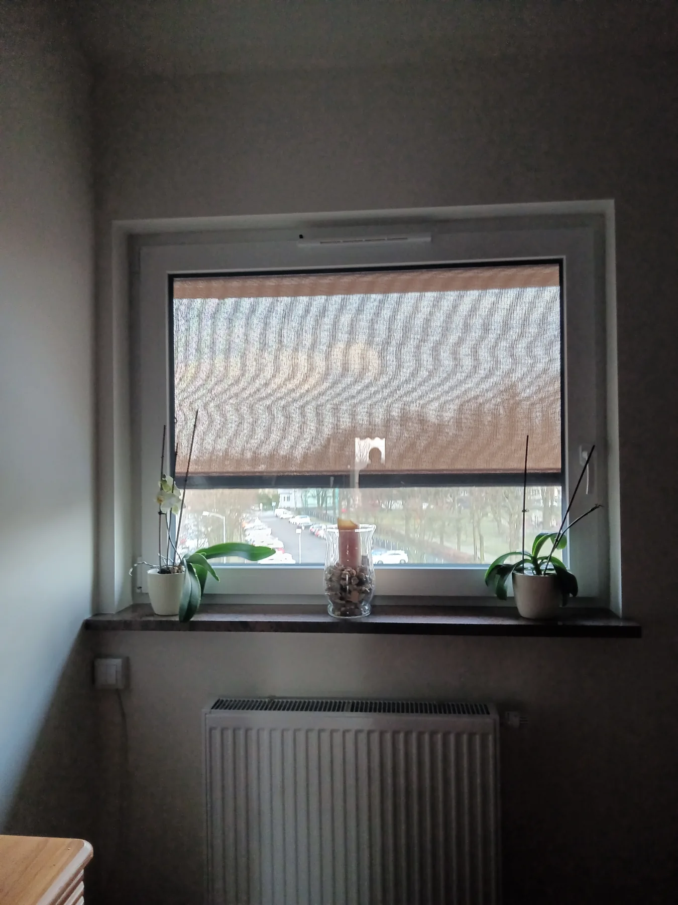 Markizy pionowe Fakro w Chorzowie - detal pracy tkaniny na przeszkleniu