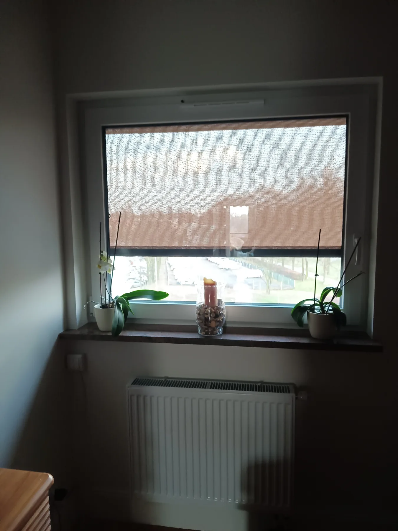 Markizy pionowe Fakro w Chorzowie - efekt końcowy w gotowym pomieszczeniu