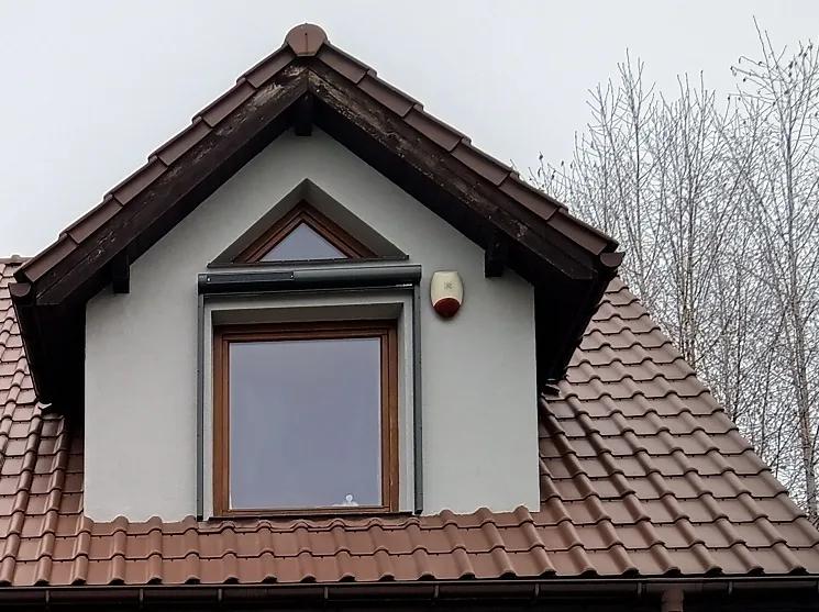 Markiza Fakro Solarna w Mikołowie - kadr elewacji z zamontowaną markizą