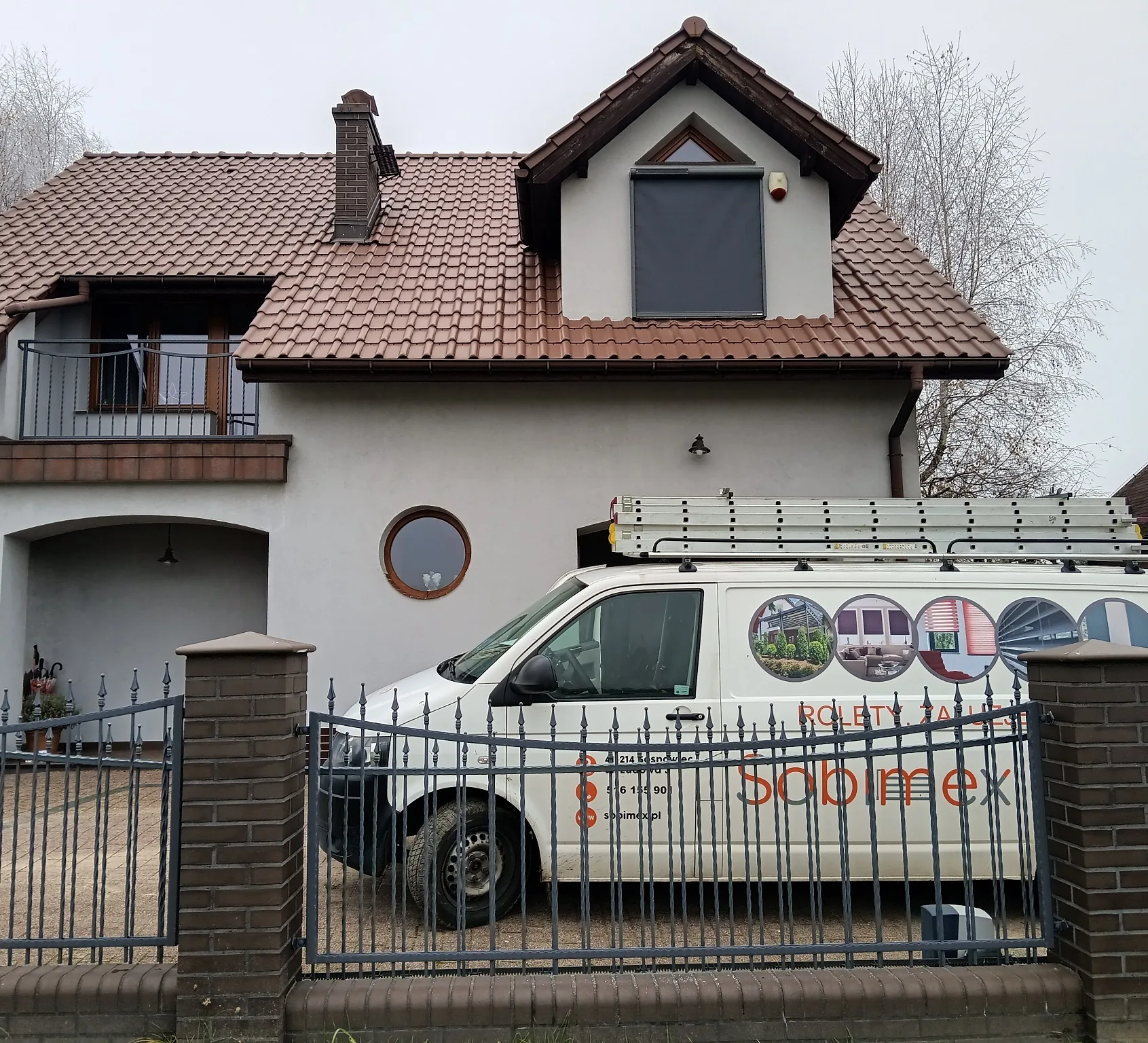 Markiza Fakro Solarna w Mikołowie - ujęcie pokazujące pracę tkaniny