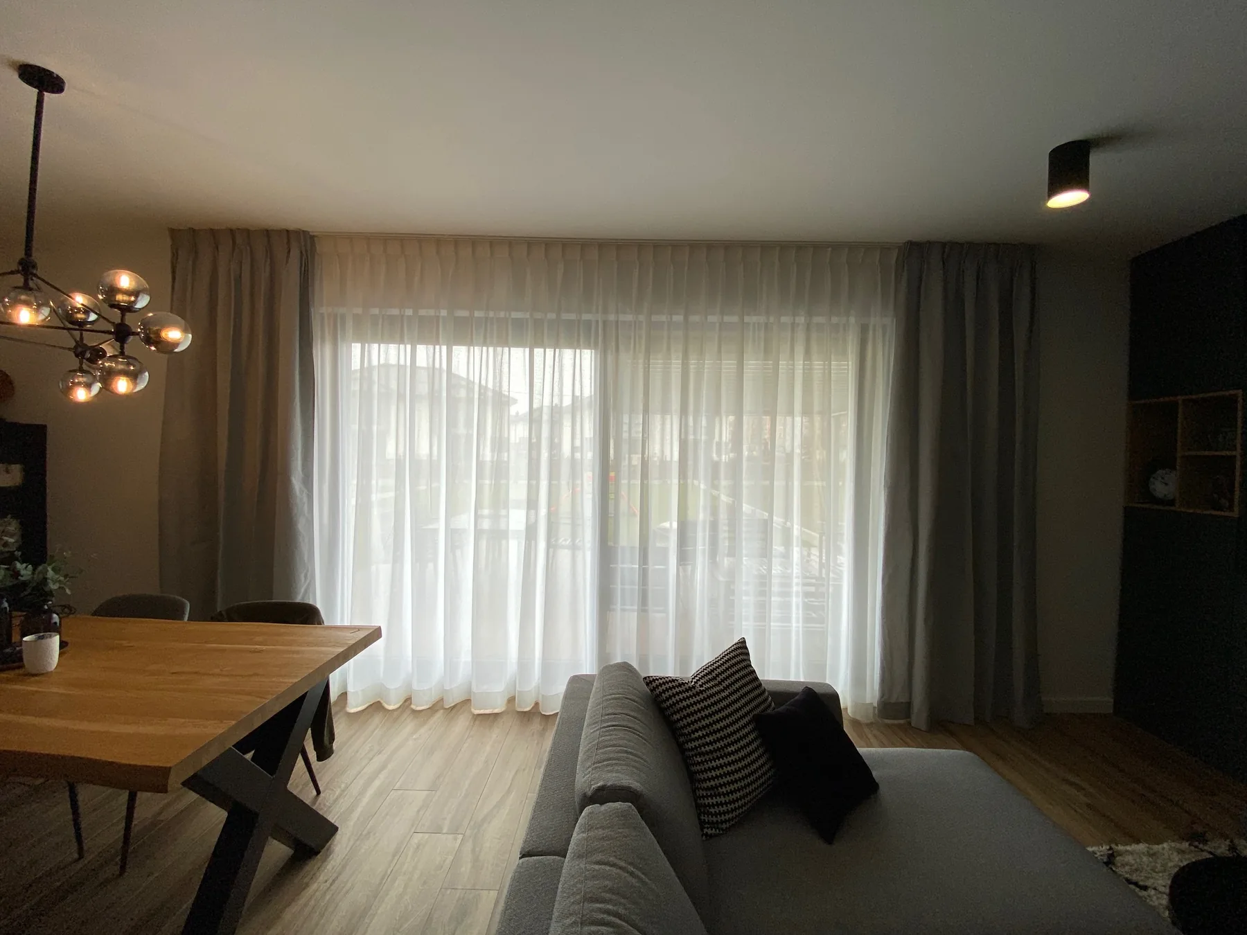 Panel tracki w Katowicach - efekt końcowy w nowoczesnym wnętrzu