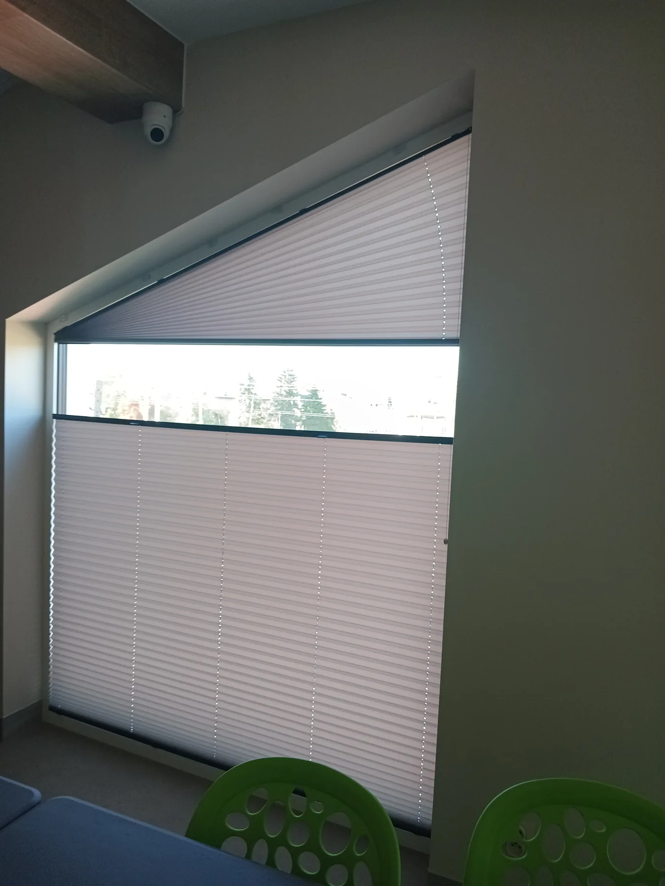 Plisy okienne w Dąbrowie Górniczej - ujęcie pracy systemu góra-dół