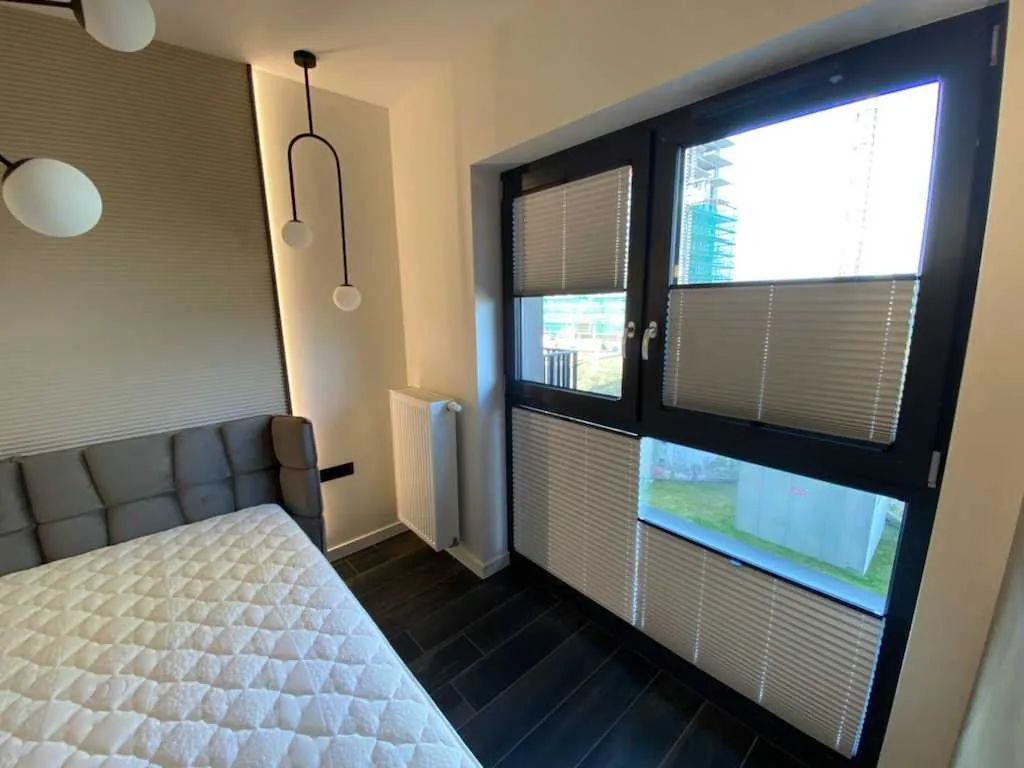 Plisy okienne w Sosnowcu - ujęcie pracy systemu góra-dół