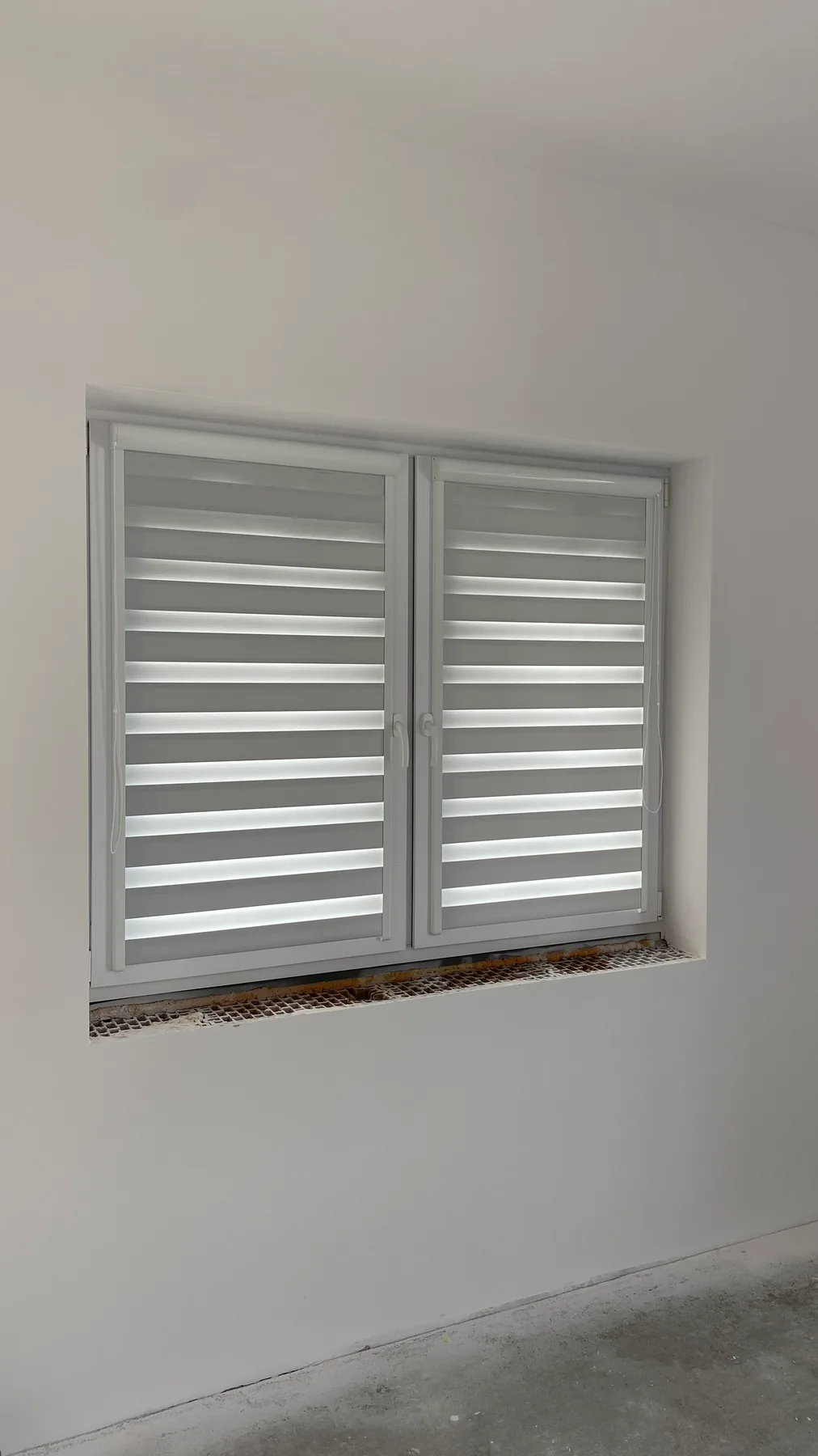 Rolety dzień-noc Suita w Czeladzi - widok okna z roletą dzień-noc