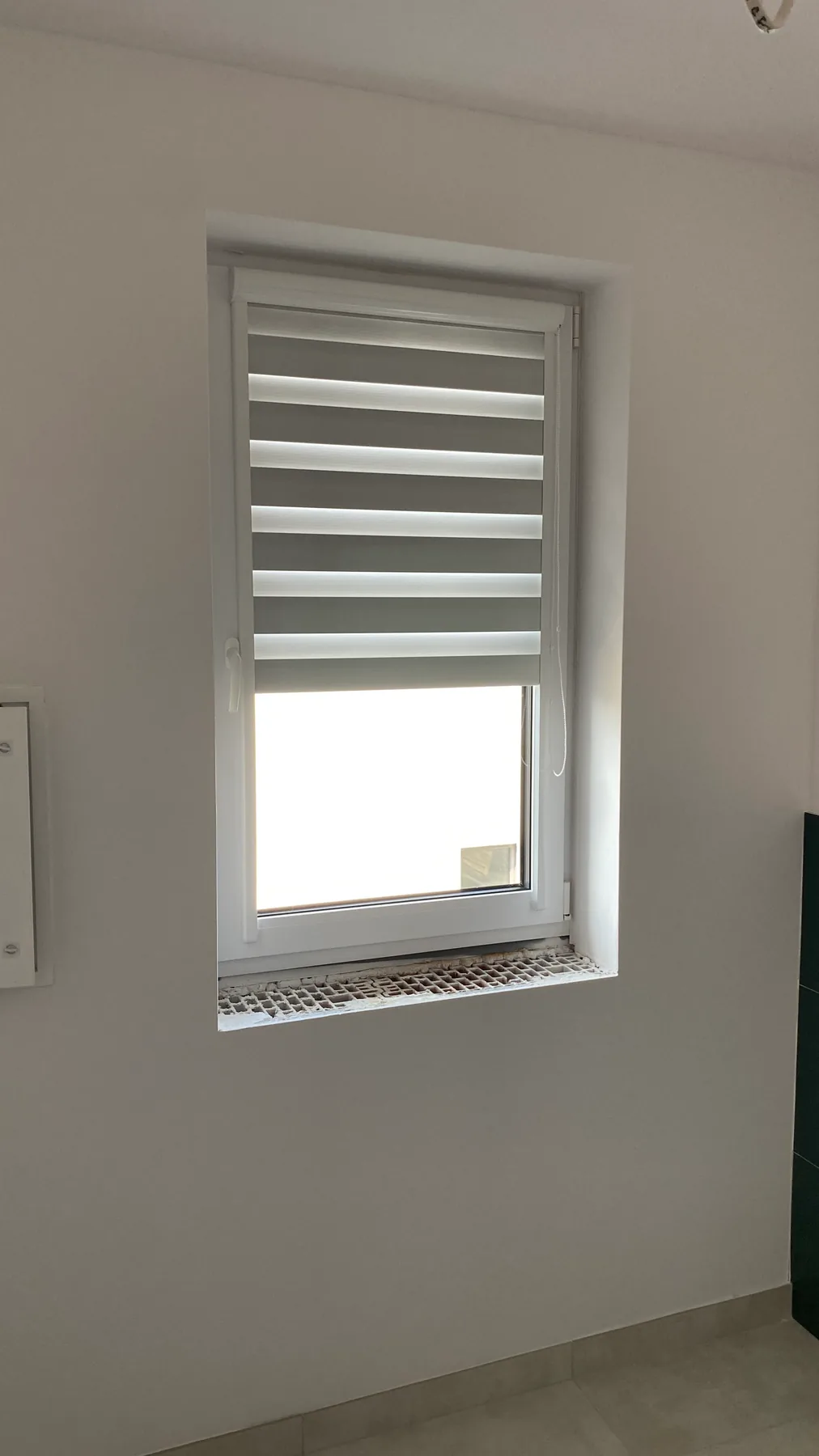 Rolety dzień-noc Suita w Czeladzi - detal mechanizmu i prowadzenia rolety