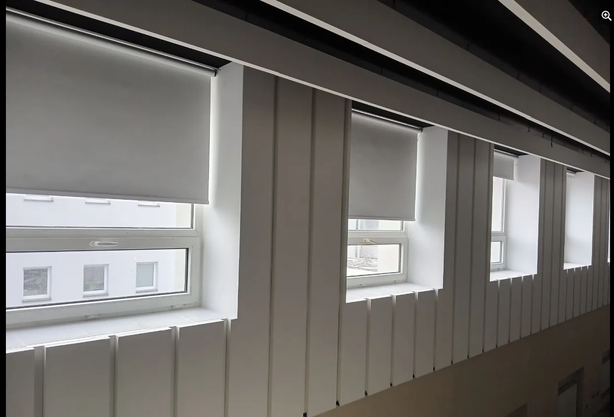 Rolety Largo w Katowicach - ujęcie kilku osłon w jednej aranżacji