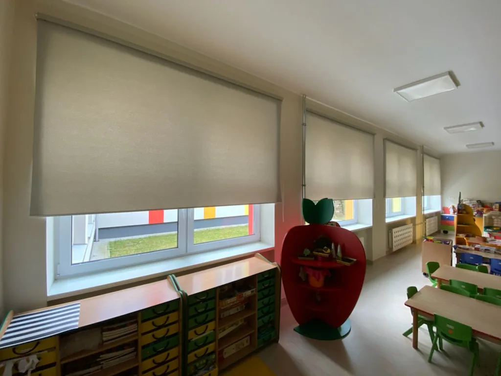 Rolety materiałowe Elegant w realizacji na Śląsku - efekt końcowy przy gotowym przeszkleniu