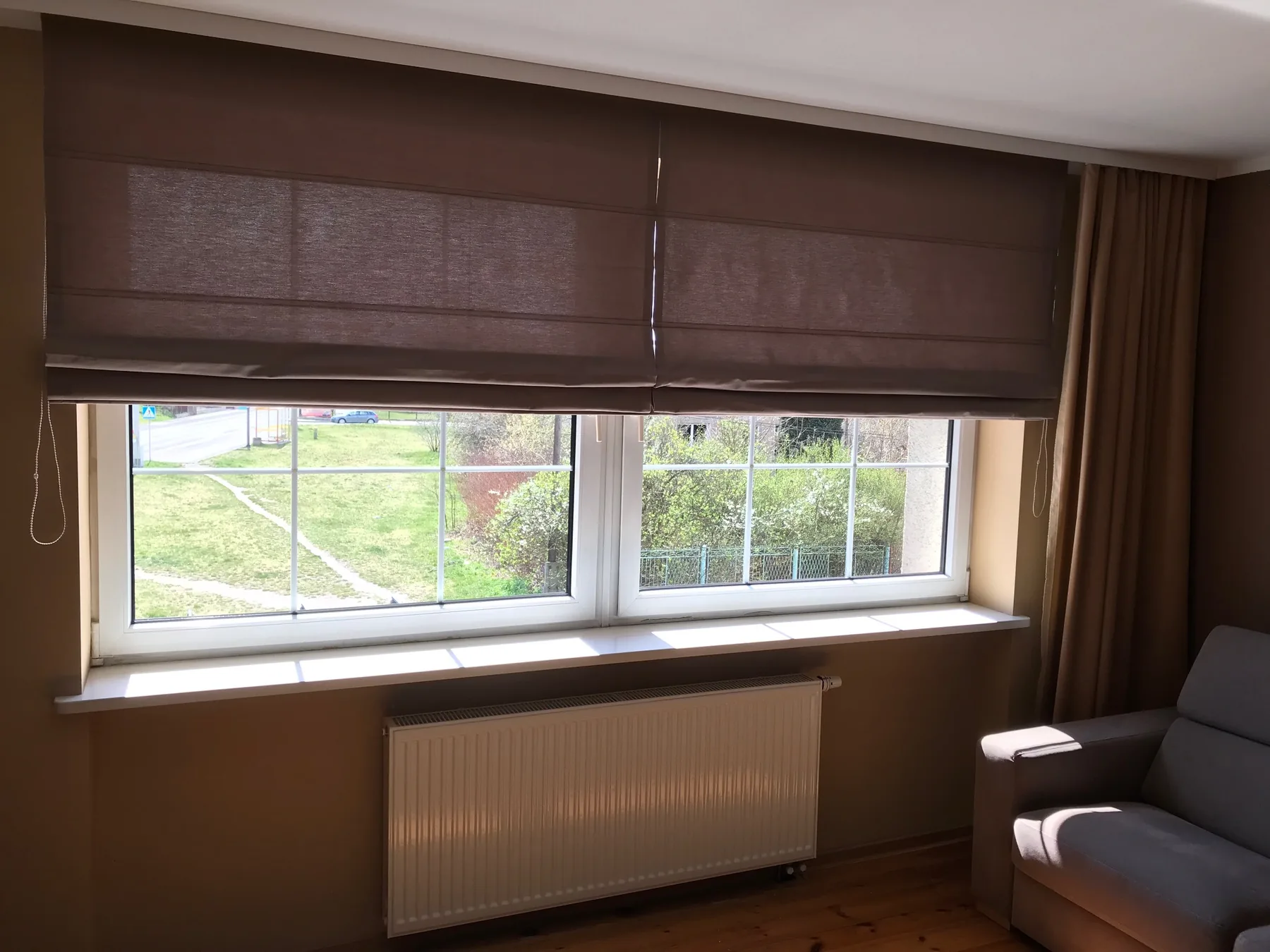 Rolety materiałowe Presto w realizacji na Śląsku - widok rolety materiałowej przy oknie