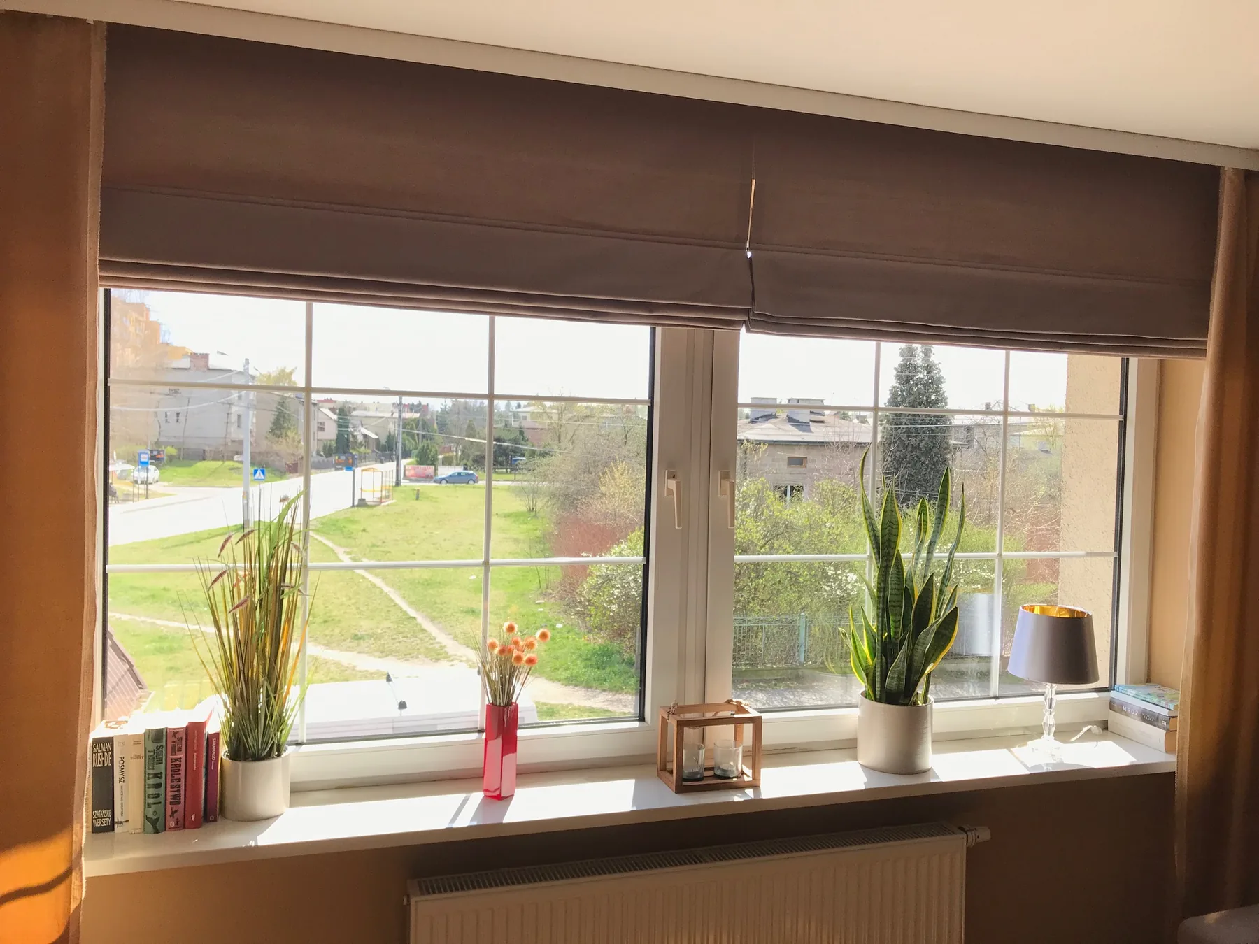 Rolety materiałowe Presto w realizacji na Śląsku - ujęcie rolety w pozycji częściowo opuszczonej