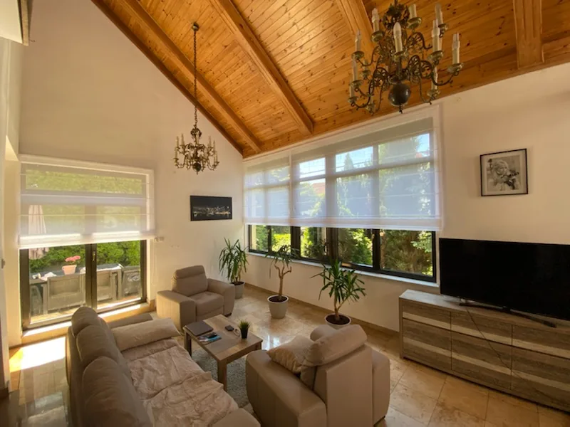 Rolety rzymskie w realizacji na Śląsku - kadr batchowej realizacji rolet rzymskich na śląsku - ujęcie 2