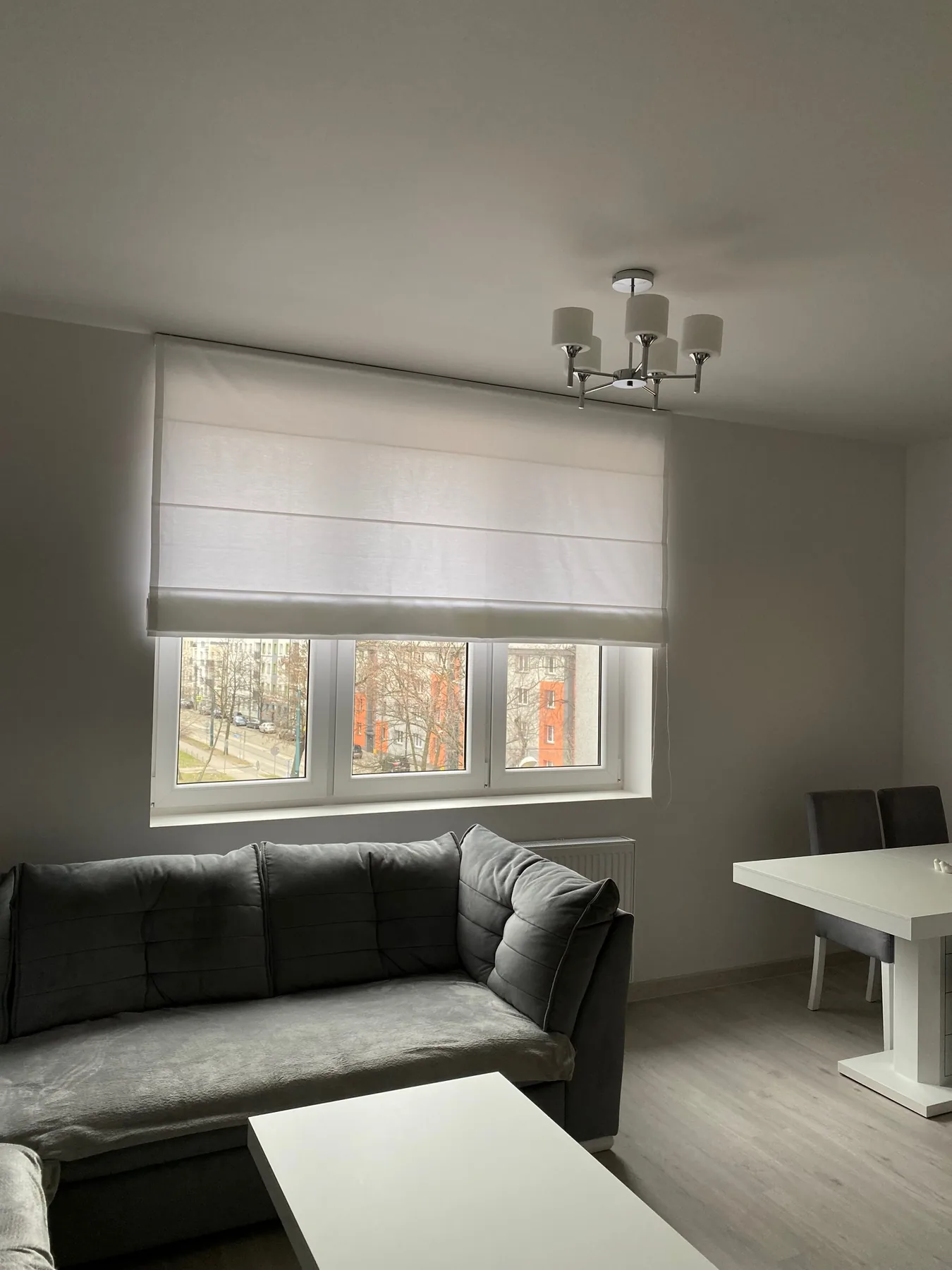 Rolety rzymskie w realizacji na Śląsku - kadr batchowej realizacji rolet rzymskich na śląsku - ujęcie 5