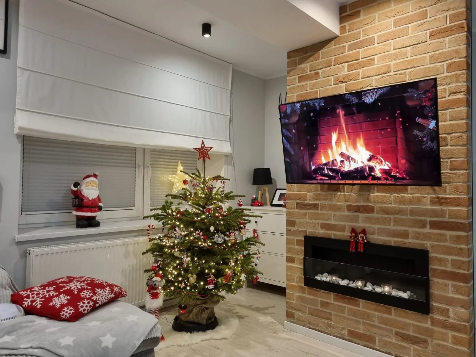 Rolety rzymskie i plisy w Sosnowcu - dodatkowy kadr realizacji łączonej rolet rzymskich i plis w sosnowcu