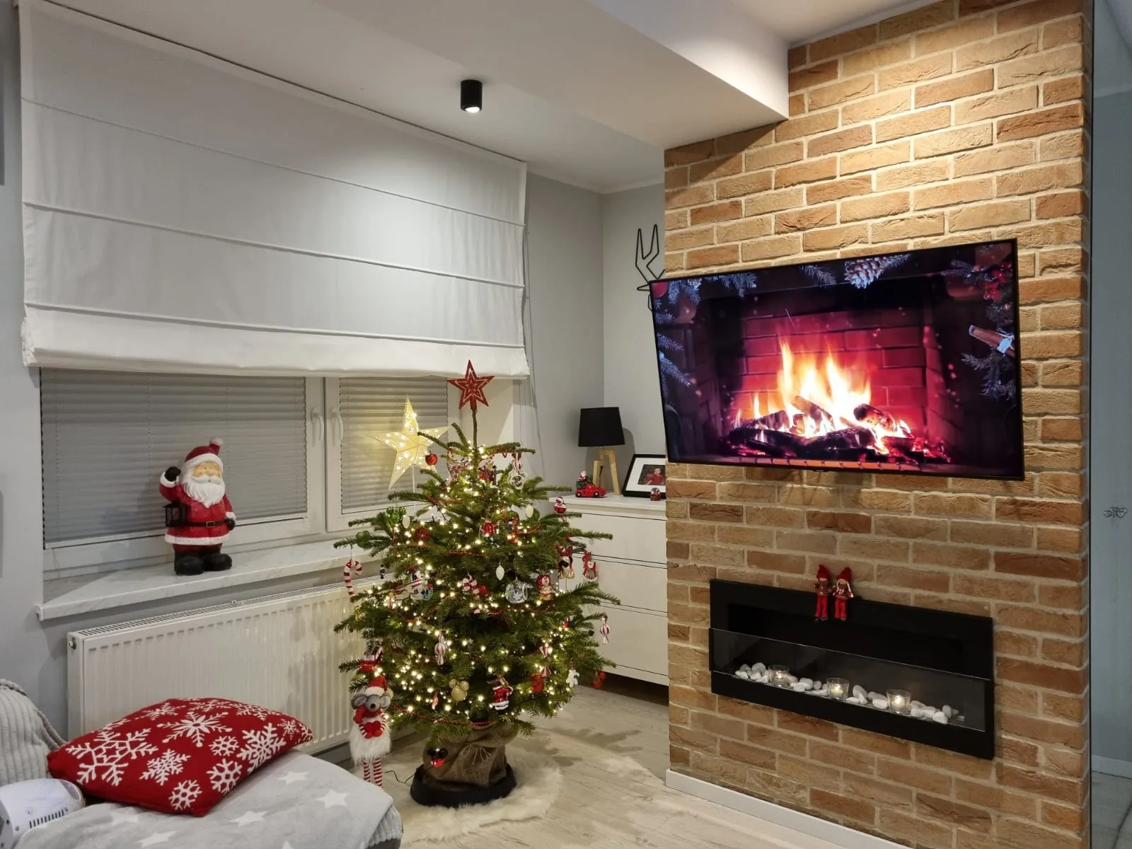 Rolety rzymskie i plisy w Sosnowcu - dodatkowy kadr realizacji łączonej rolet rzymskich i plis w sosnowcu - ujęcie 2