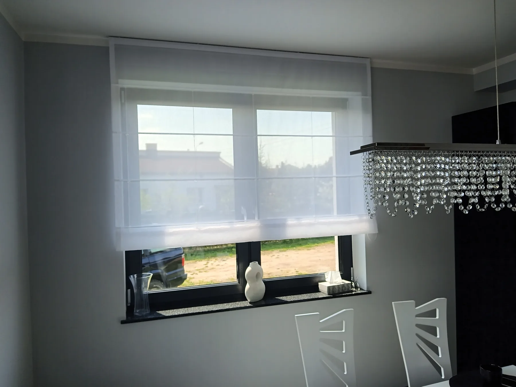 Rolety rzymskie w Sosnowcu - widok okna z roletą rzymską