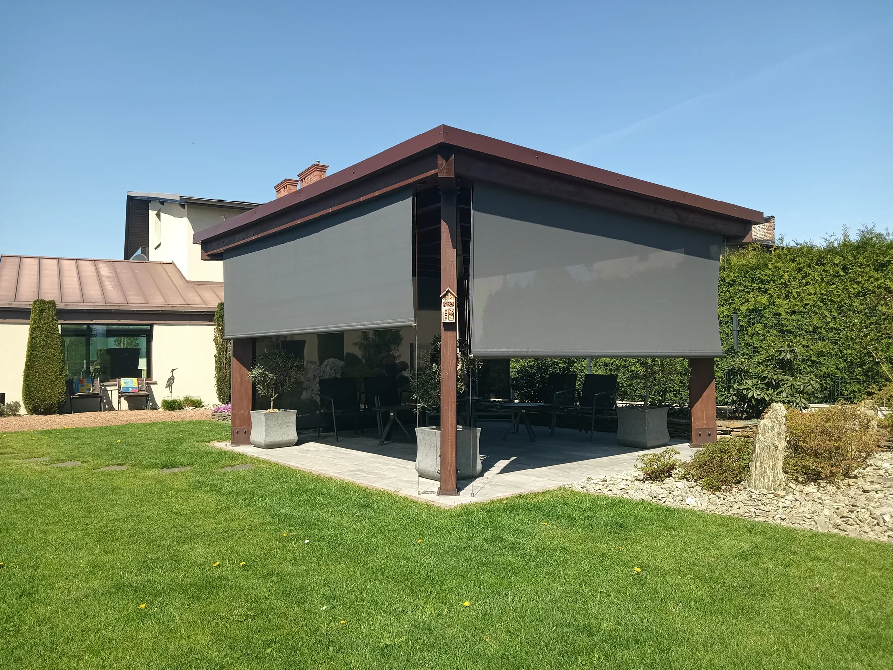 Refleksol 103 w Lędzinach - detal wykończenia przy ramie okiennej