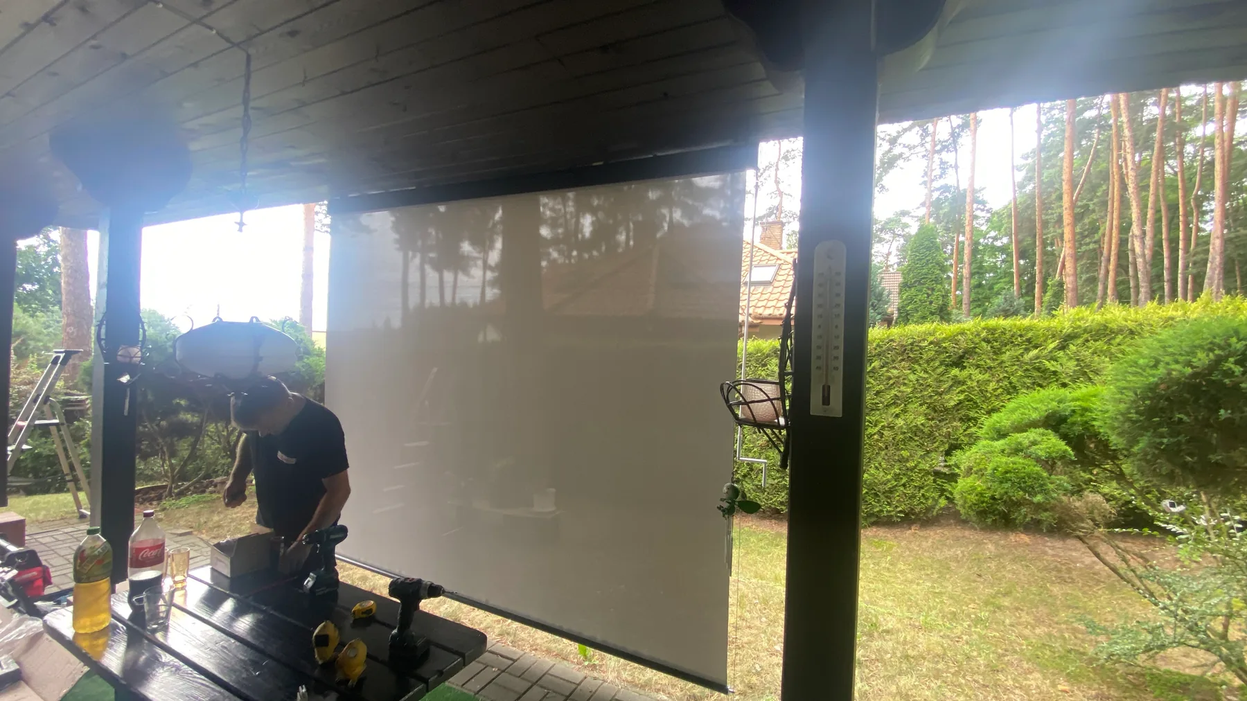 Screeny w Sławkowie - detal prowadzenia tkaniny