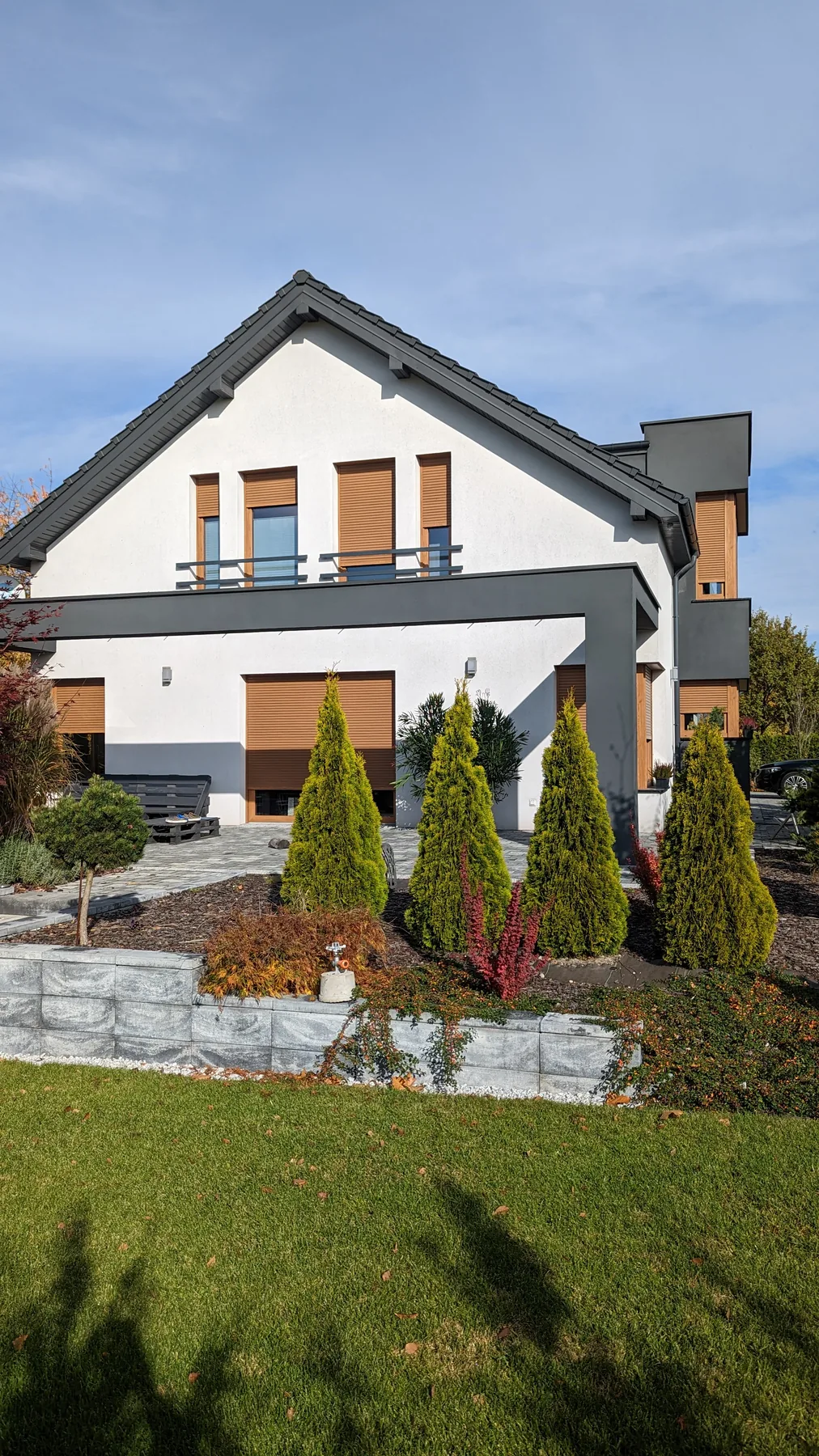 Rolety podtynkowe w Częstochowie - kadr pokazujący dopasowanie do nowej stolarki