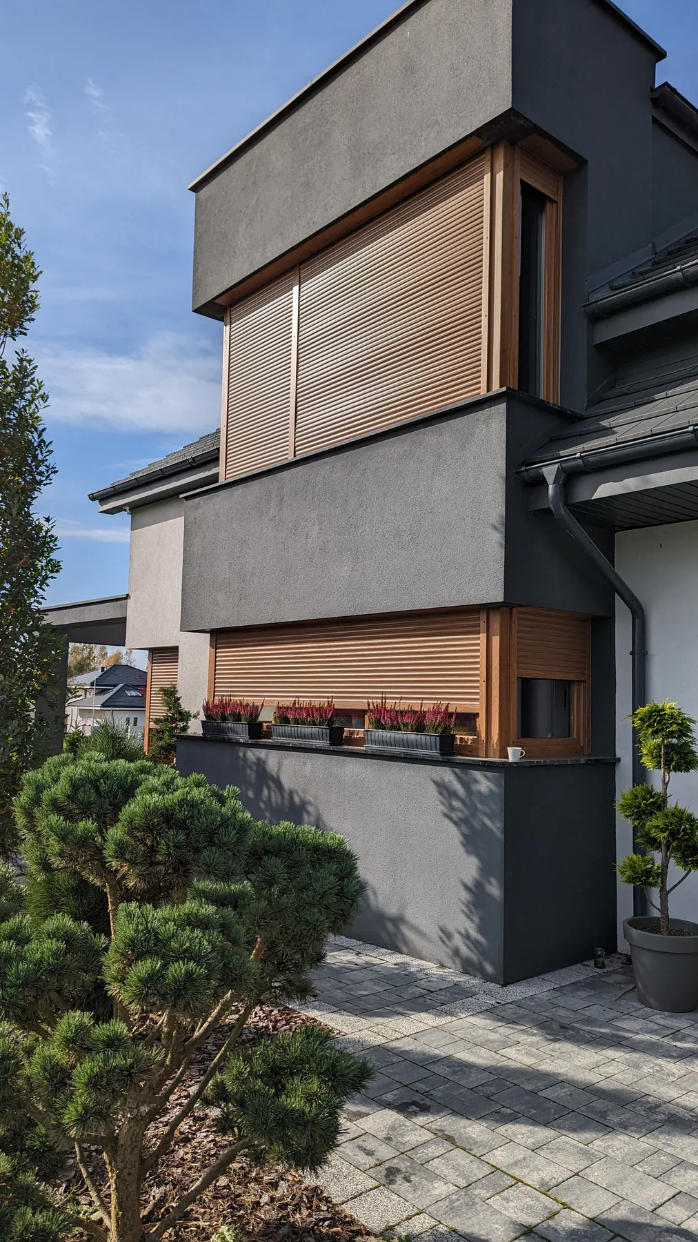 Rolety podtynkowe w Częstochowie - detal wykończenia rolety po montażu