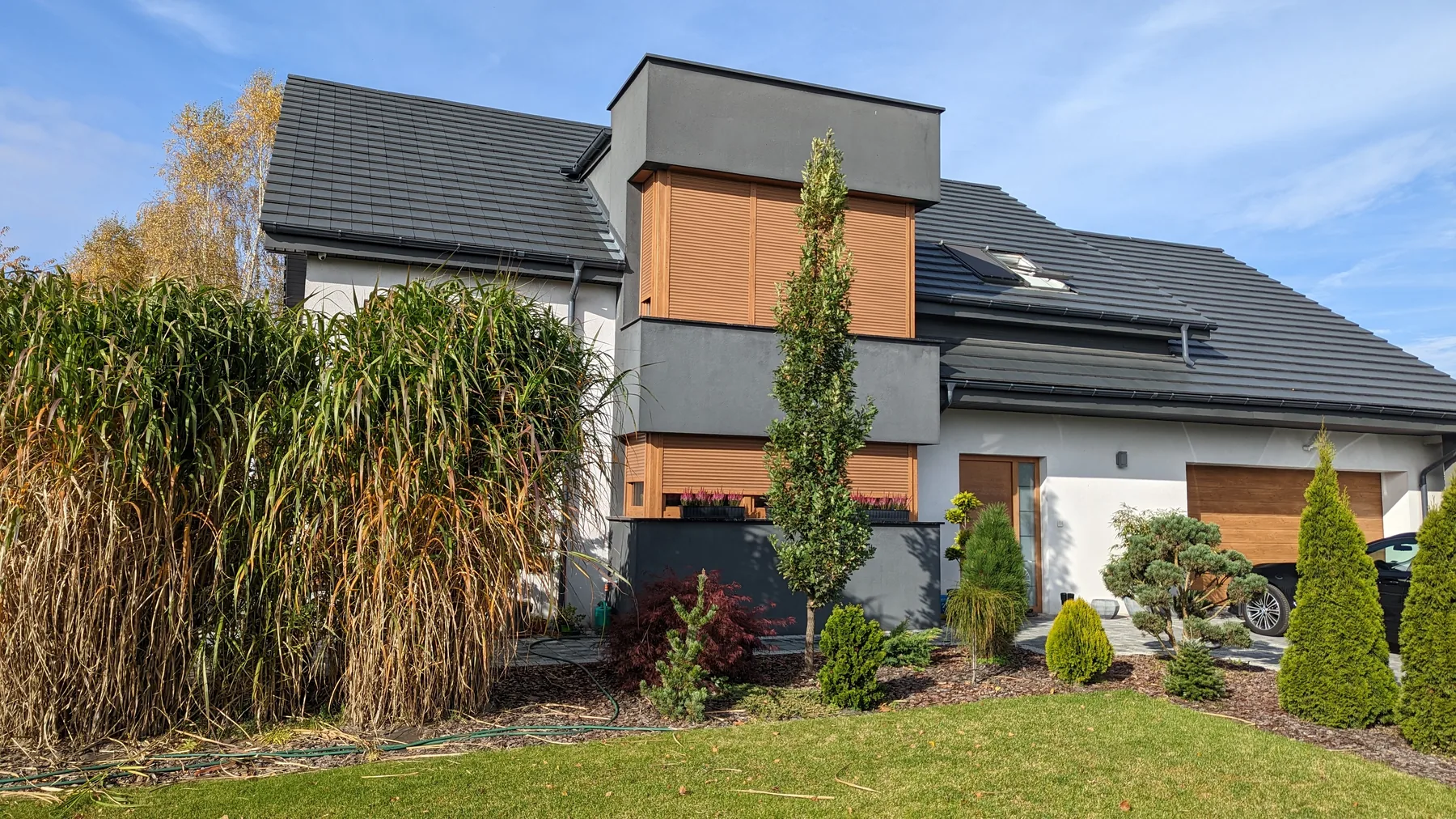 Rolety podtynkowe w Częstochowie - efekt końcowy na gotowej fasadzie