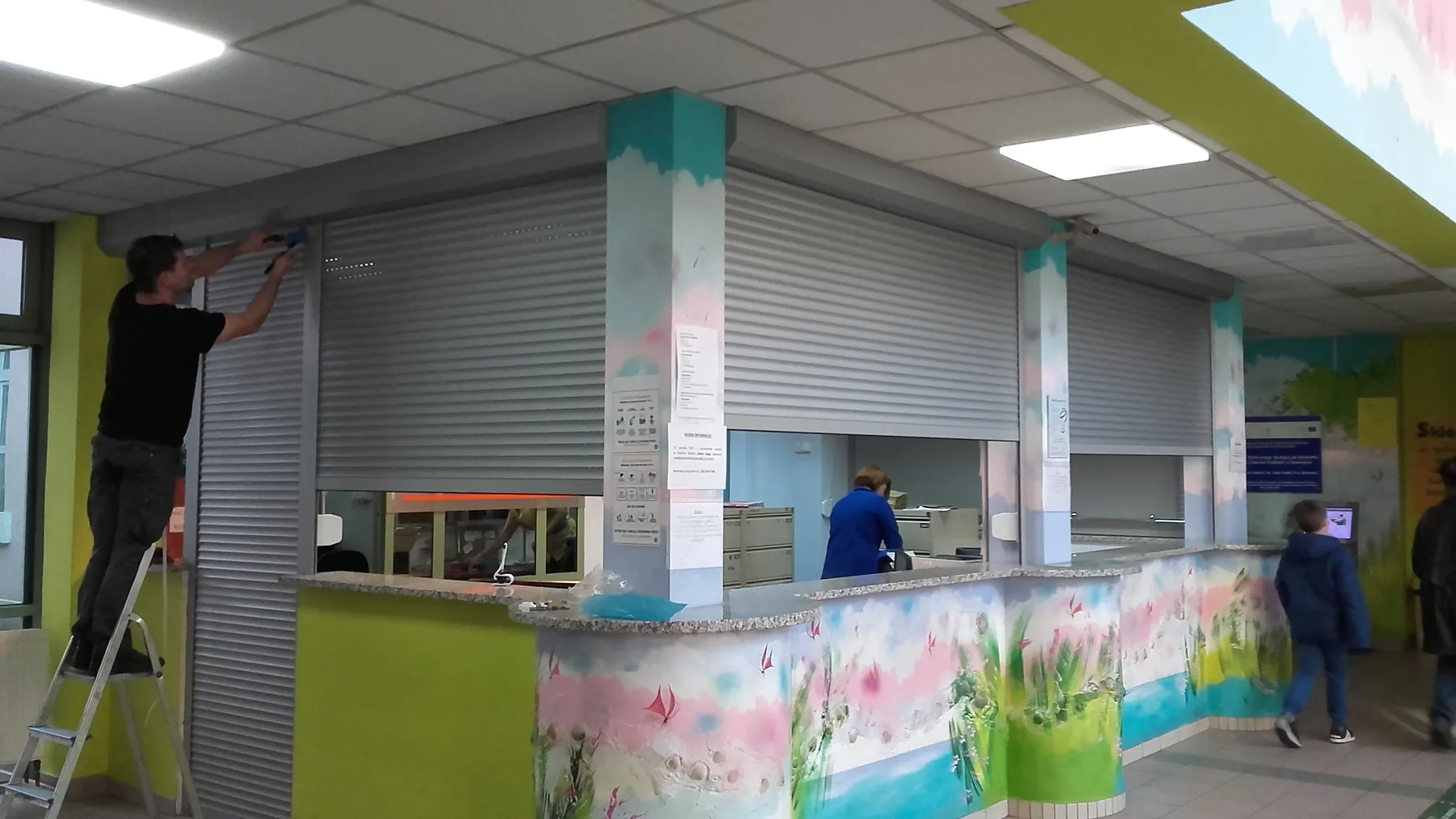 Rolety zewnętrzne w realizacji dla Centrum Pediatri - pojedynczy kadr realizacji rolet zewnętrznych w centrum pediatri