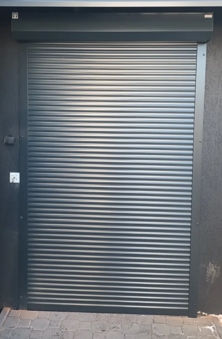 Rolety zewnętrzne standard w realizacji na Śląsku - kadr batchowej realizacji rolet zewnętrznych standard na śląsku - ujęcie 6