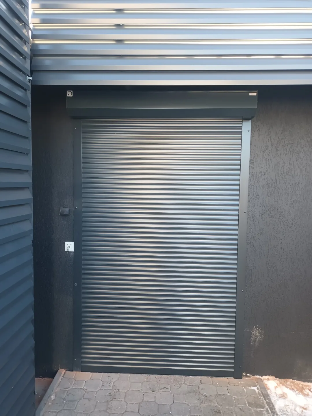 Rolety zewnętrzne standard w realizacji na Śląsku - kadr batchowej realizacji rolet zewnętrznych standard na śląsku - ujęcie 7