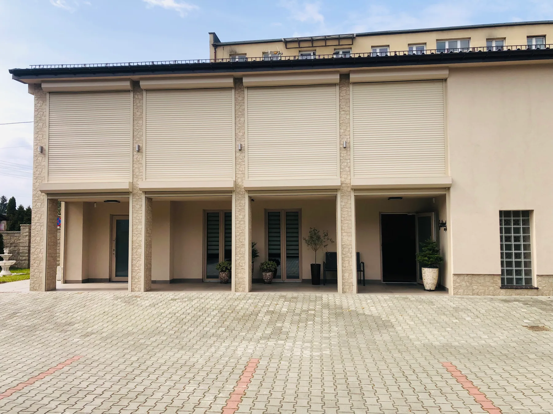 Rolety zewnętrzne w Sosnowcu Pogoń - efekt końcowy po dopasowaniu do budynku