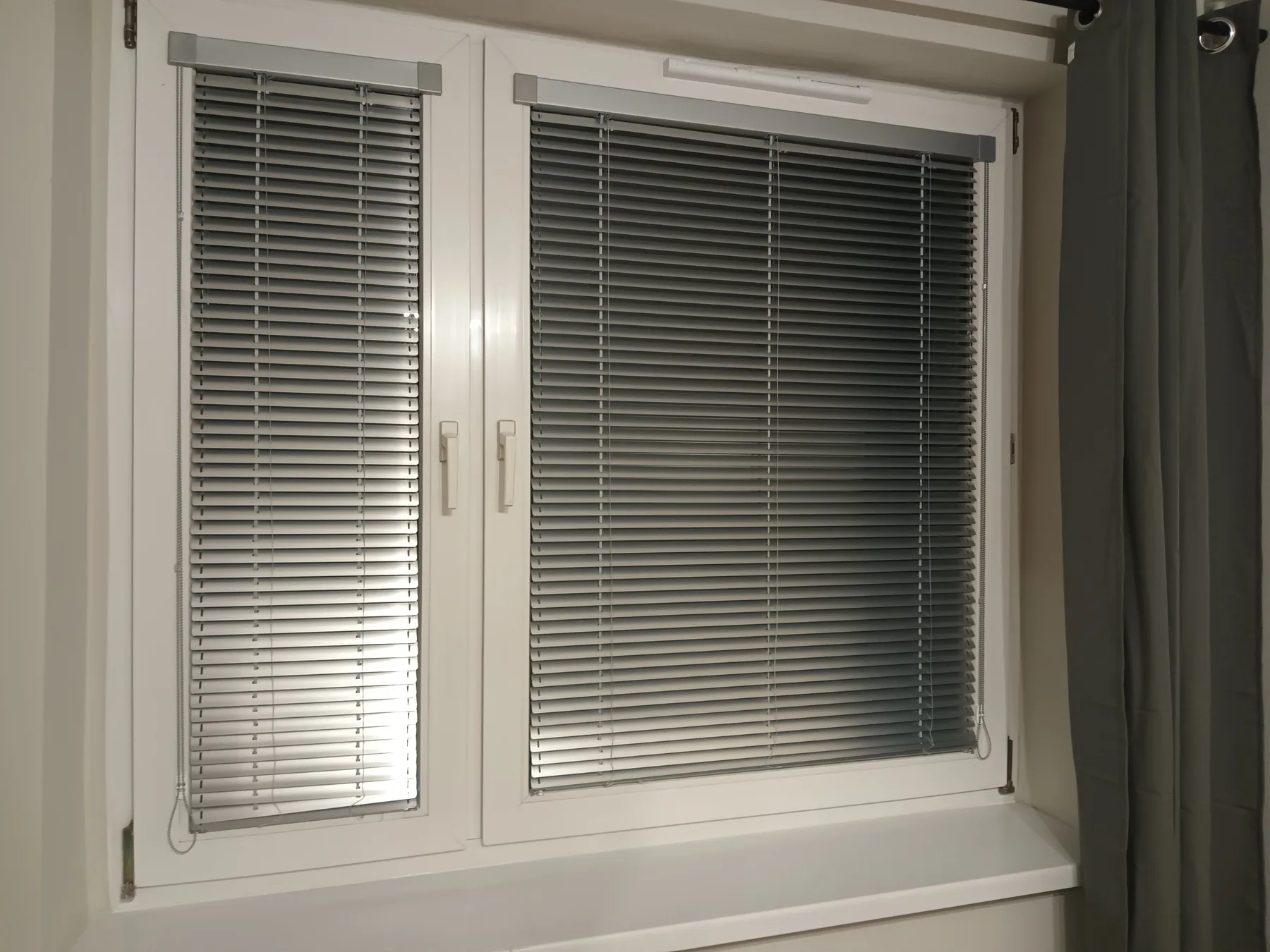 Żaluzje aluminiowe 25 mm w Chorzowie - efekt końcowy po montażu we wnętrzu