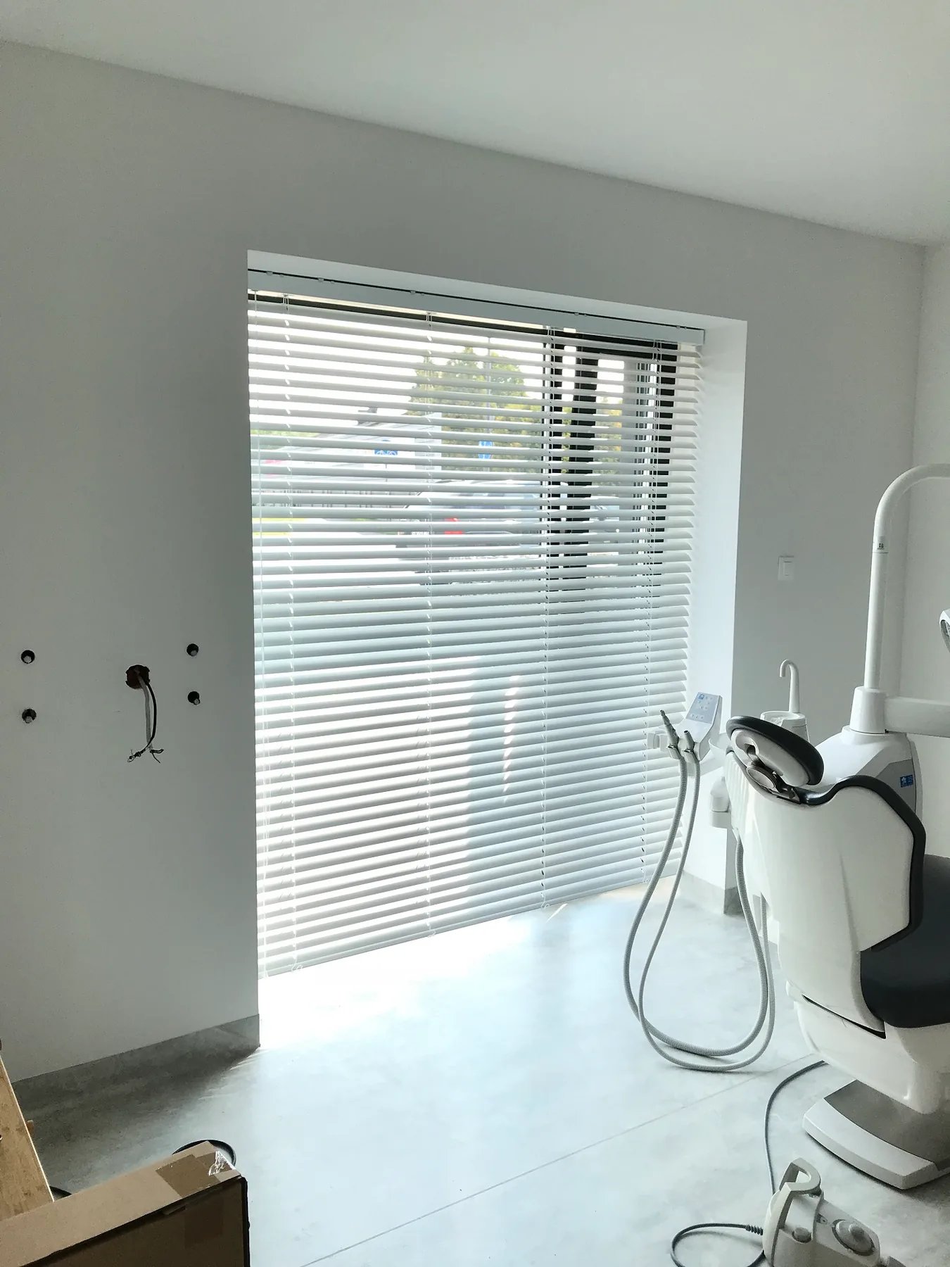 Żaluzje aluminiowe 50 mm w realizacji na Śląsku - kadr batchowej realizacji żaluzji aluminiowych 50 mm na śląsku - ujęcie 5