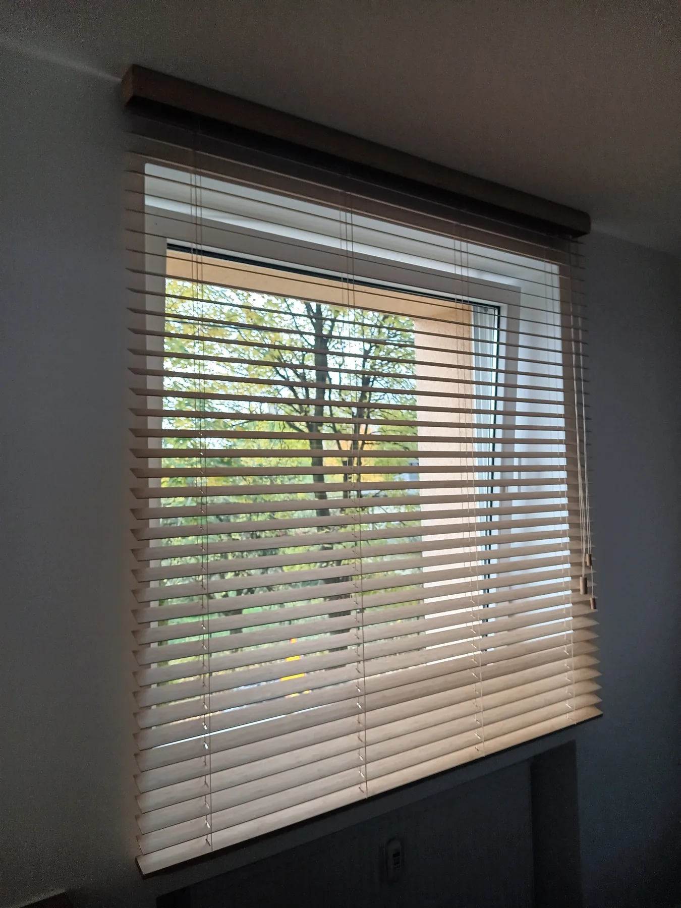 Żaluzje bambusowe 50 mm w Katowicach - efekt końcowy po montażu osłony