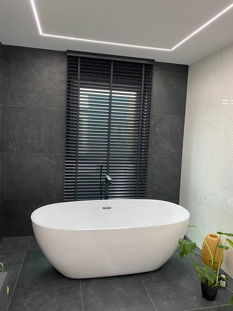 Żaluzje drewniane 50 mm w wyróżnionej realizacji premium na Śląsku - wyróżniona realizacja żaluzji drewnianych 50 mm