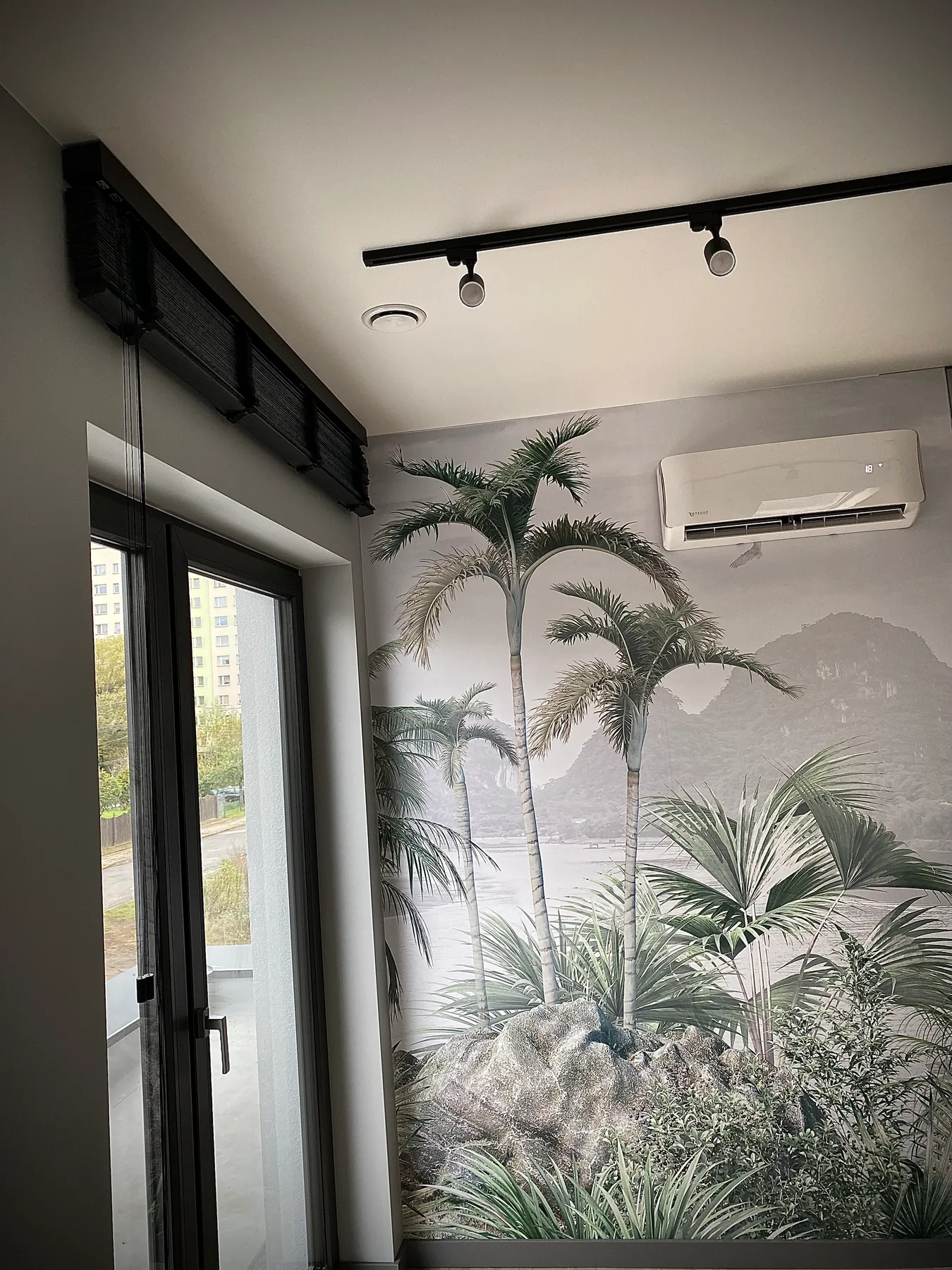 Żaluzje drewniane 50 mm w realizacji na Śląsku - kadr batchowej realizacji żaluzji drewnianych 50 mm na śląsku - ujęcie 4