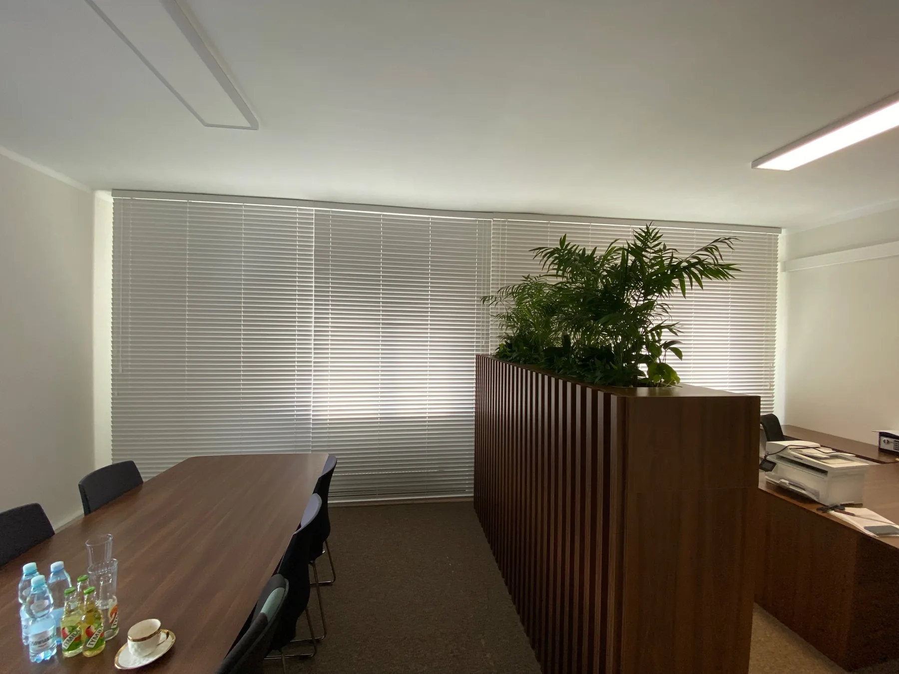 Żaluzje drewniane 50 mm w realizacji na Śląsku - kadr batchowej realizacji żaluzji drewnianych 50 mm na śląsku - ujęcie 20