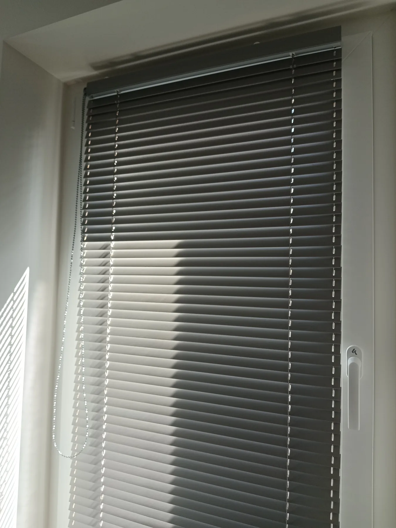 Żaluzje drewniane 25 mm w Sosnowcu - dodatkowy kadr realizacji żaluzji drewnianych 25 mm w sosnowcu