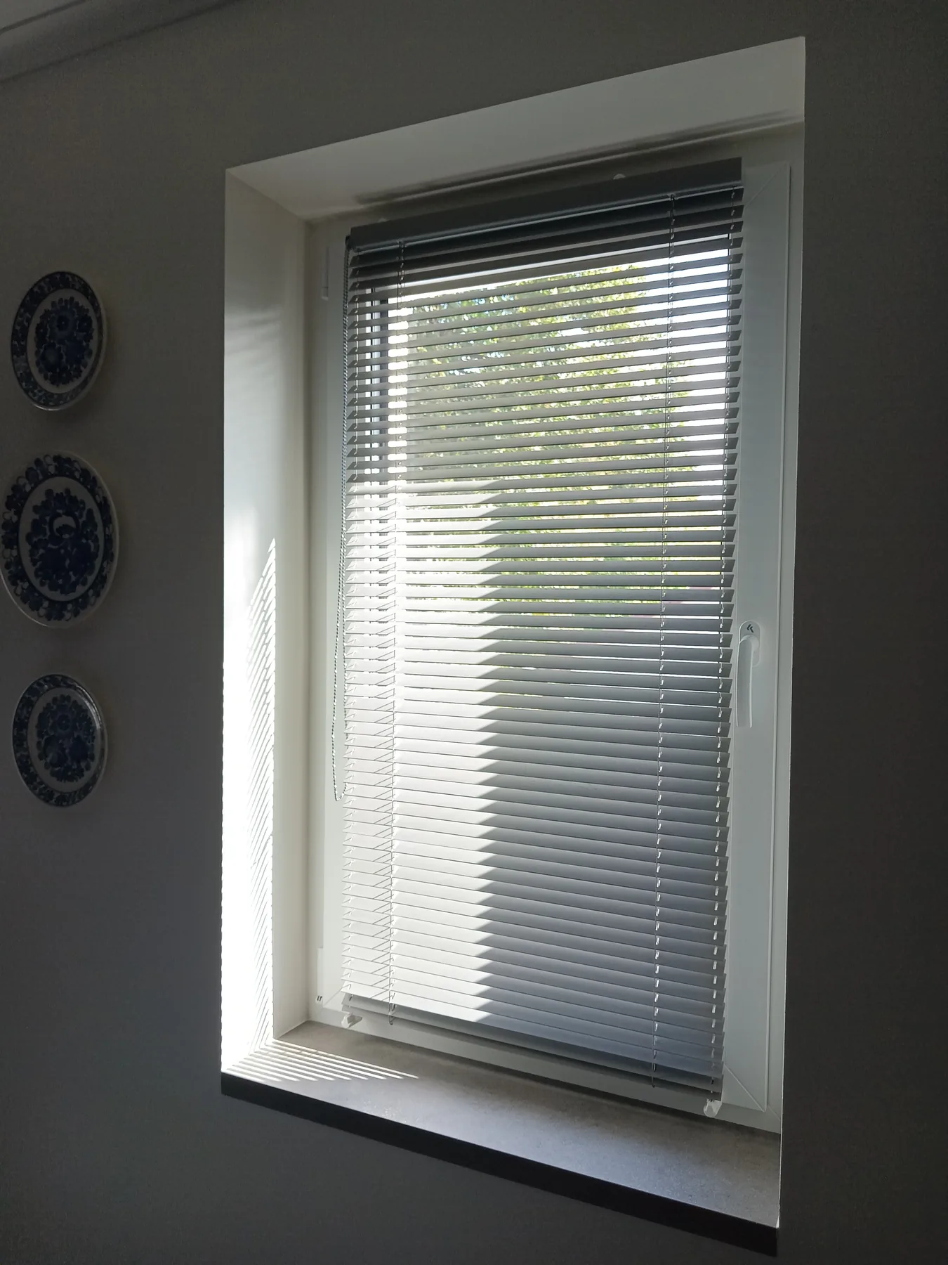 Żaluzje drewniane 25 mm w Sosnowcu - dodatkowy kadr realizacji żaluzji drewnianych 25 mm w sosnowcu - ujęcie 2