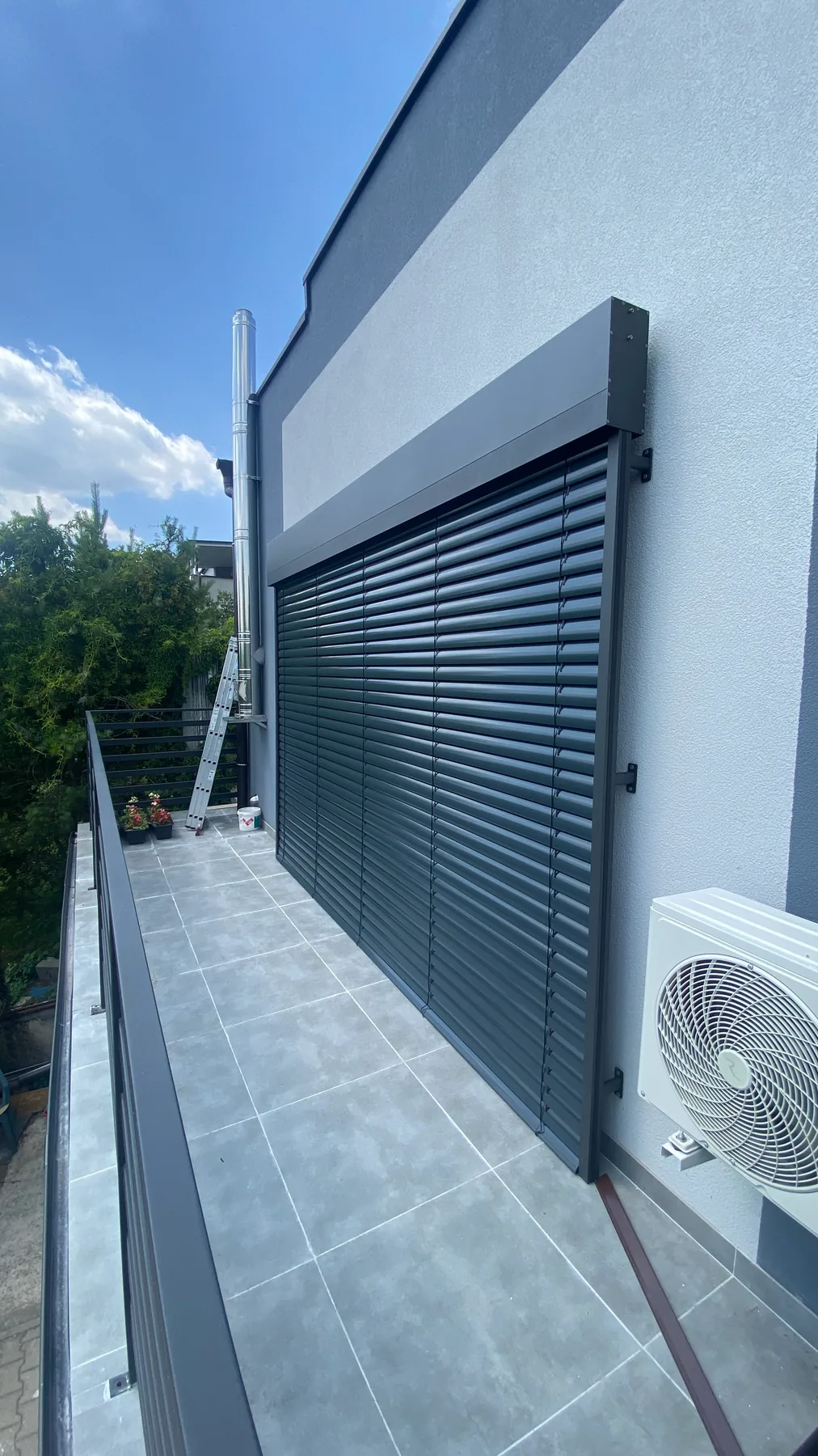 Żaluzje fasadowe C80 Cube w Będzinie - dodatkowy kadr realizacji żaluzji fasadowych c80 cube w będzinie - ujęcie 2