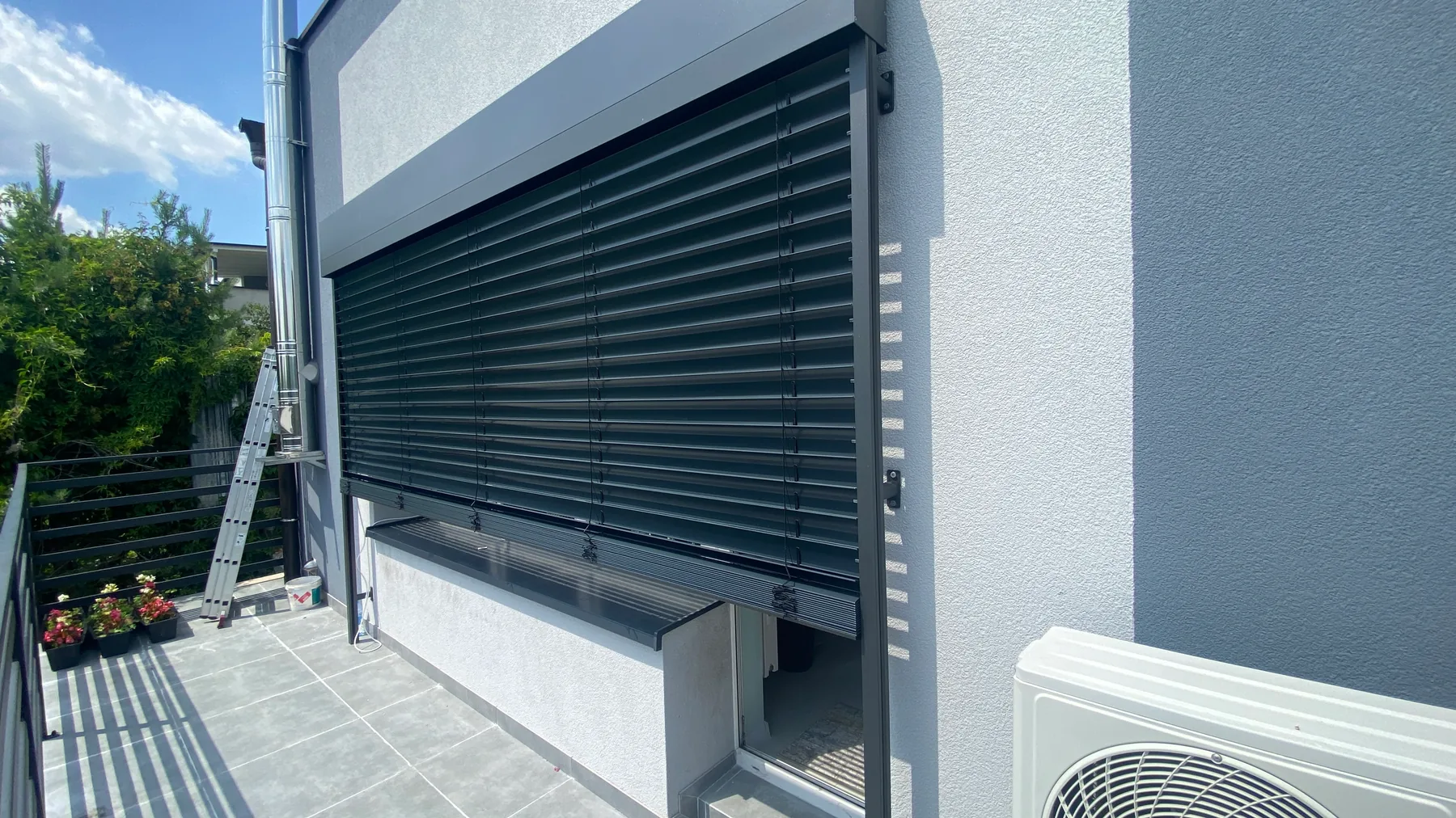 Żaluzje fasadowe C80 Cube w Będzinie - dodatkowy kadr realizacji żaluzji fasadowych c80 cube w będzinie - ujęcie 4