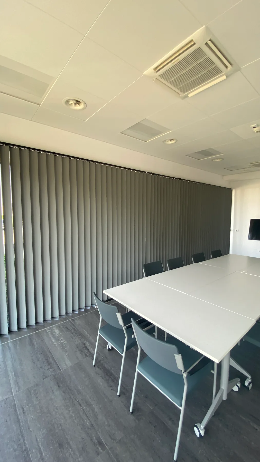 Żaluzje pionowe 127 mm w Zawierciu - efekt końcowy w przestrzeni użytkowej