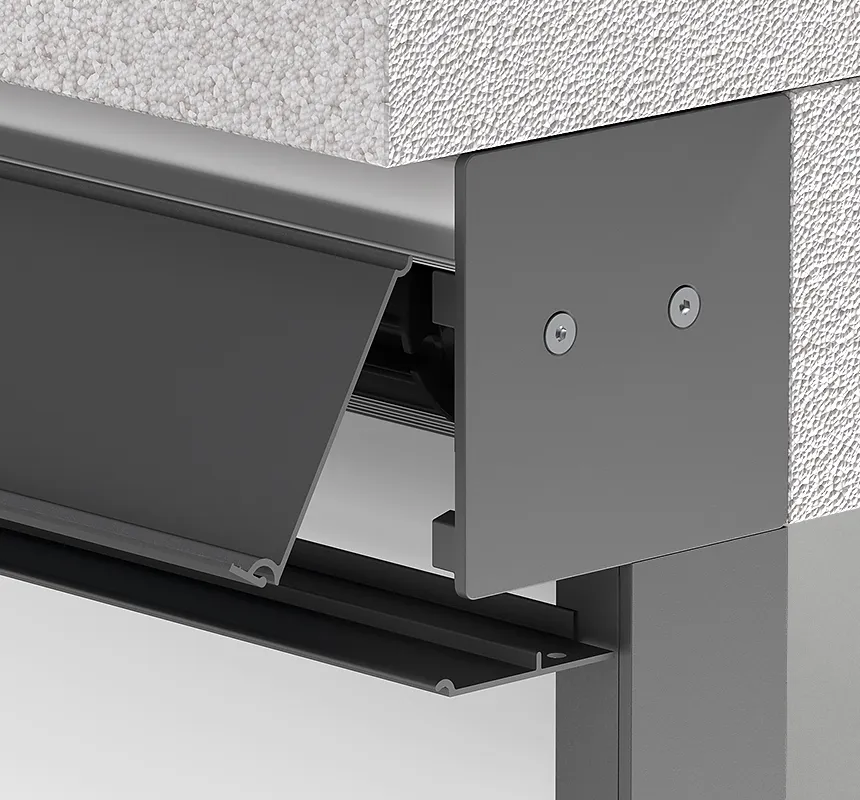 Dwie pokrywy rewizyjne umożliwiają łatwy dostęp do wnętrza kasety i montaż systemu.