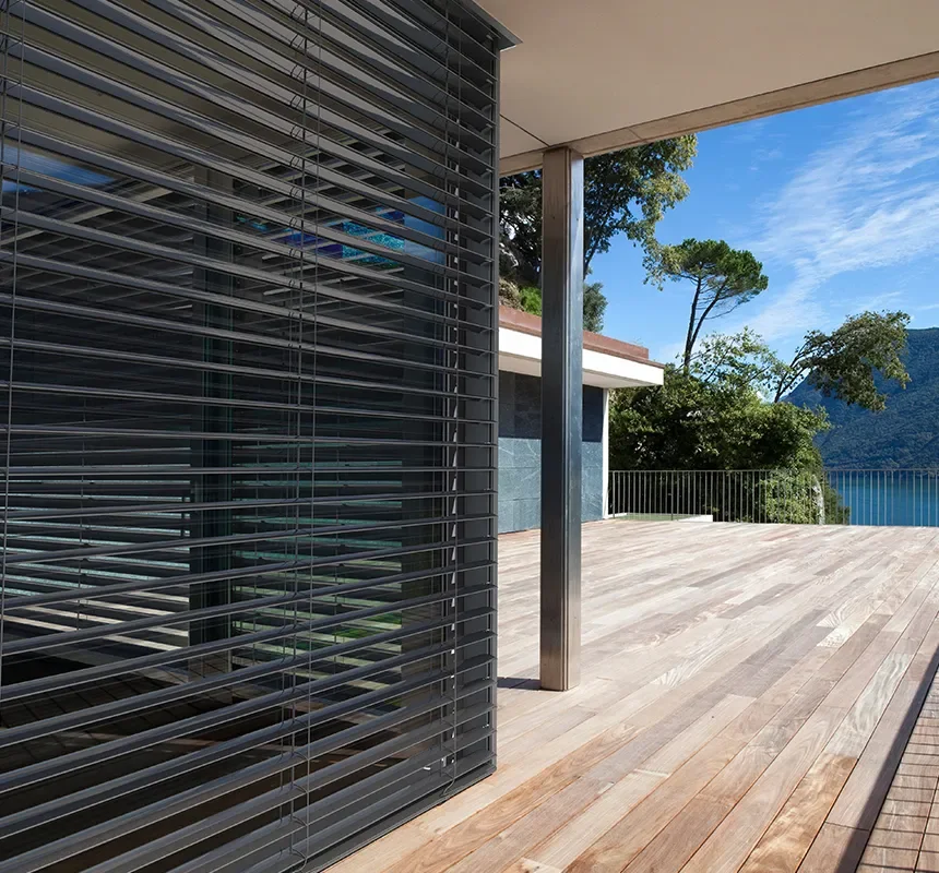 Nowoczesna wizualizacja żaluzji fasadowych na elewacji